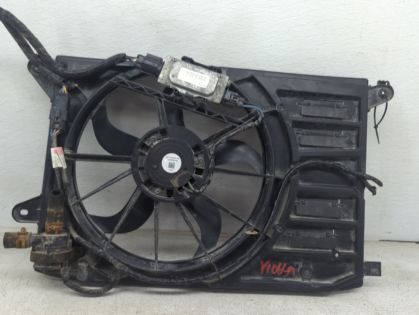 2016-2020 Ford Fusion Electric Radiator Cooling Fan Motor Assembly P/N:DR76-8C607-AE 0130308367 Fits Fits 2016 2017 2018 201