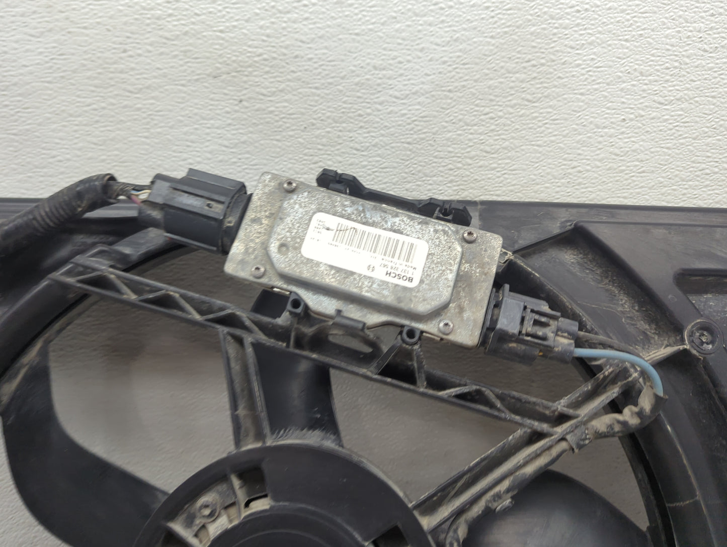2016-2020 Ford Fusion Electric Radiator Cooling Fan Motor Assembly P/N:DR76-8C607-AE 0130308367 Fits Fits 2016 2017 2018 201