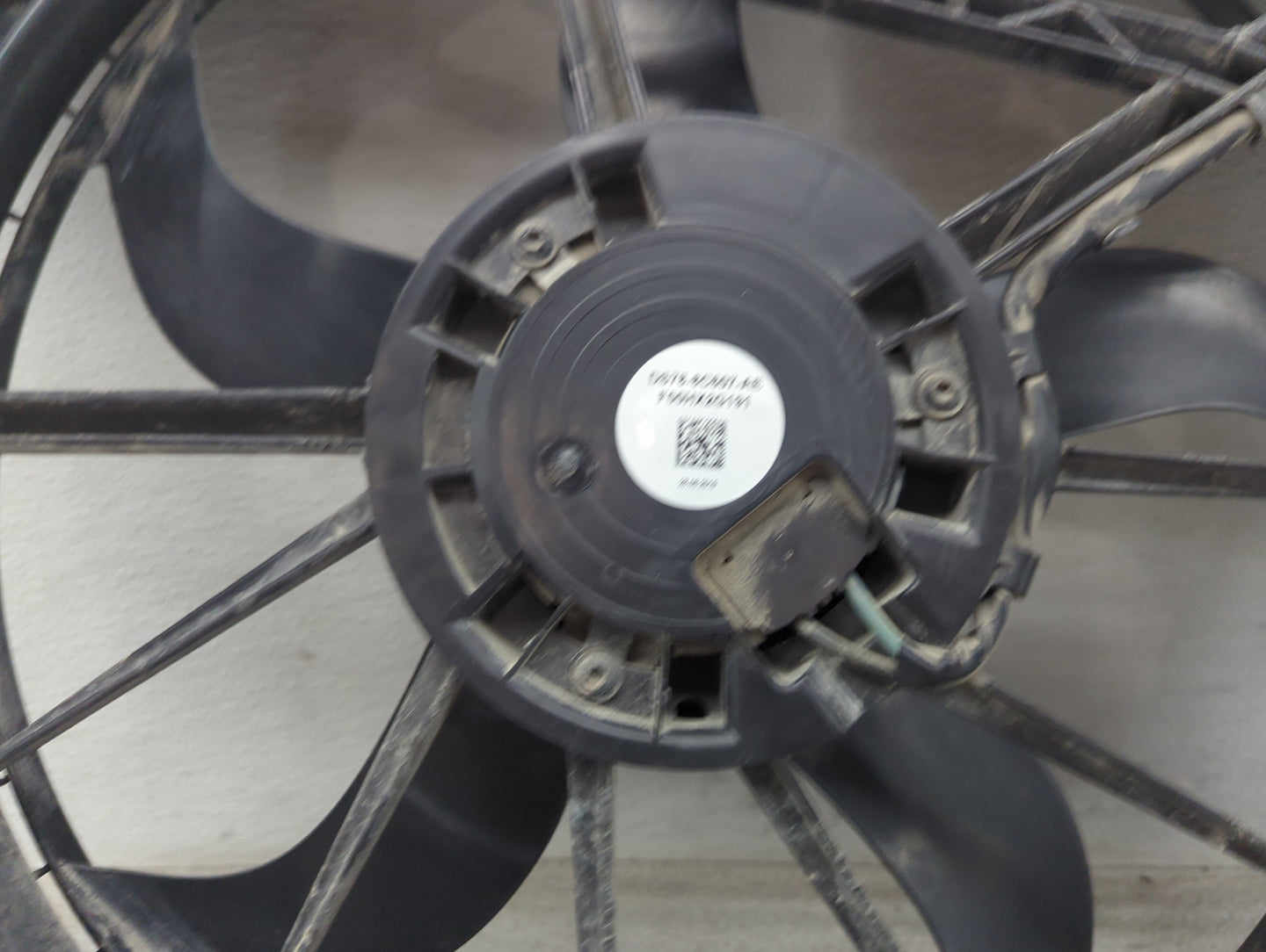 2016-2020 Ford Fusion Electric Radiator Cooling Fan Motor Assembly P/N:DR76-8C607-AE 0130308367 Fits Fits 2016 2017 2018 201