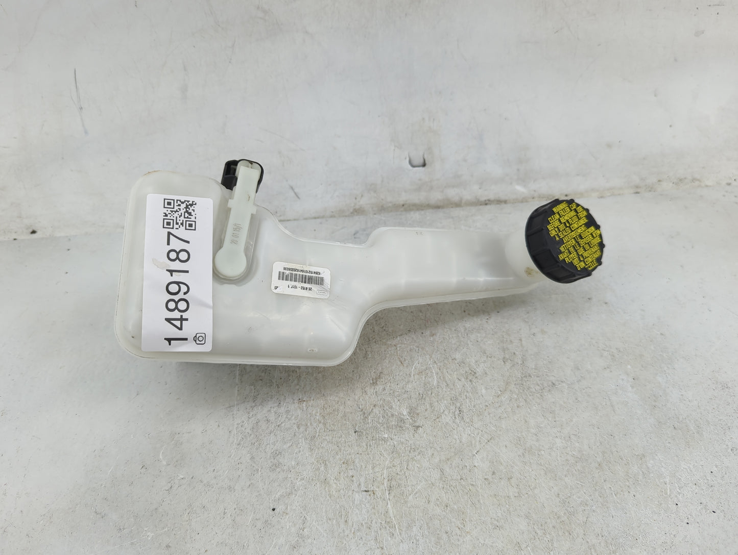 2017-2020 Ford Fusion Brake Master Cylinder 1489187 - Oemusedautoparts1.com
