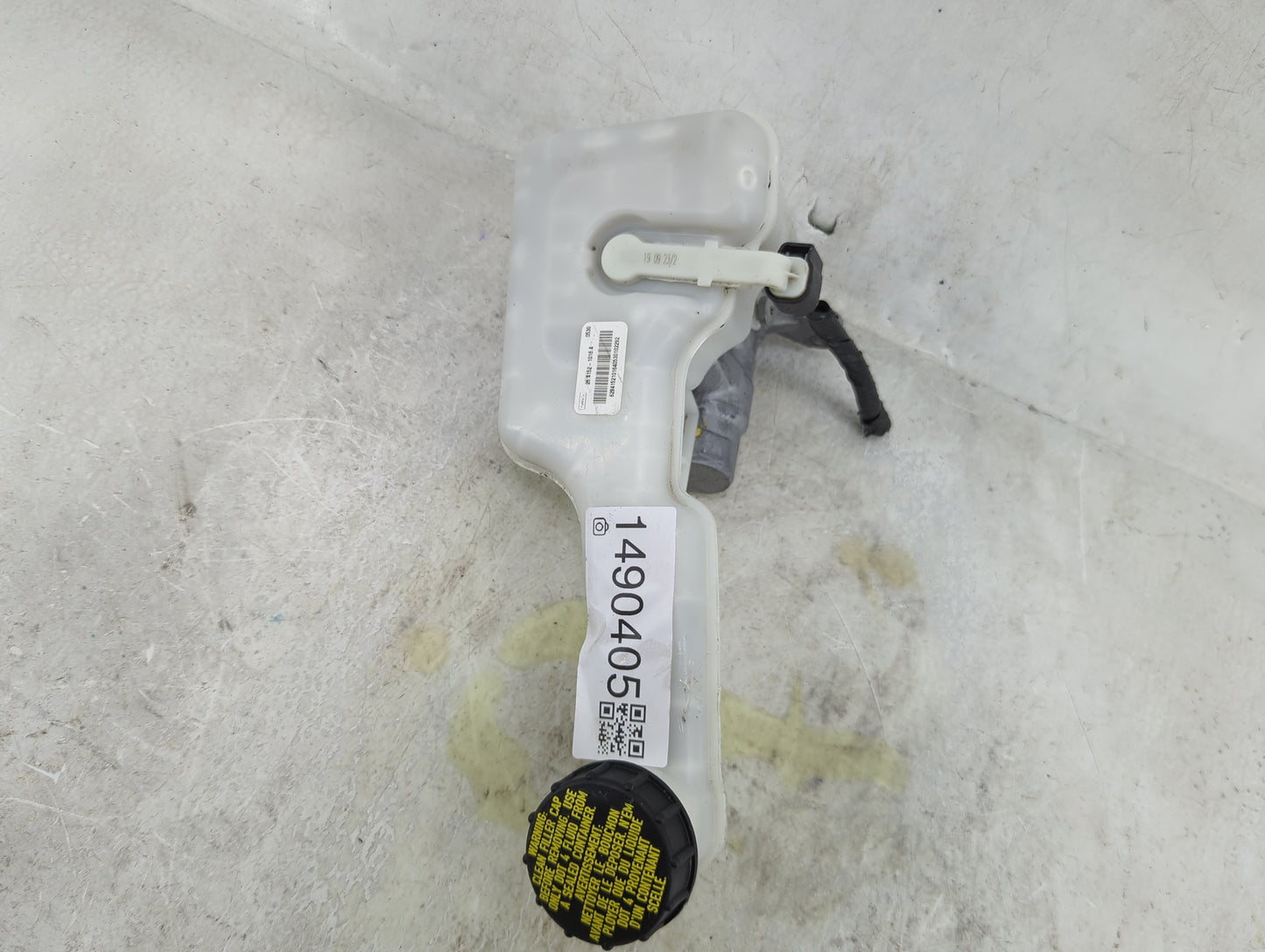 2017-2020 Ford Fusion Brake Master Cylinder 1490405 - Oemusedautoparts1.com