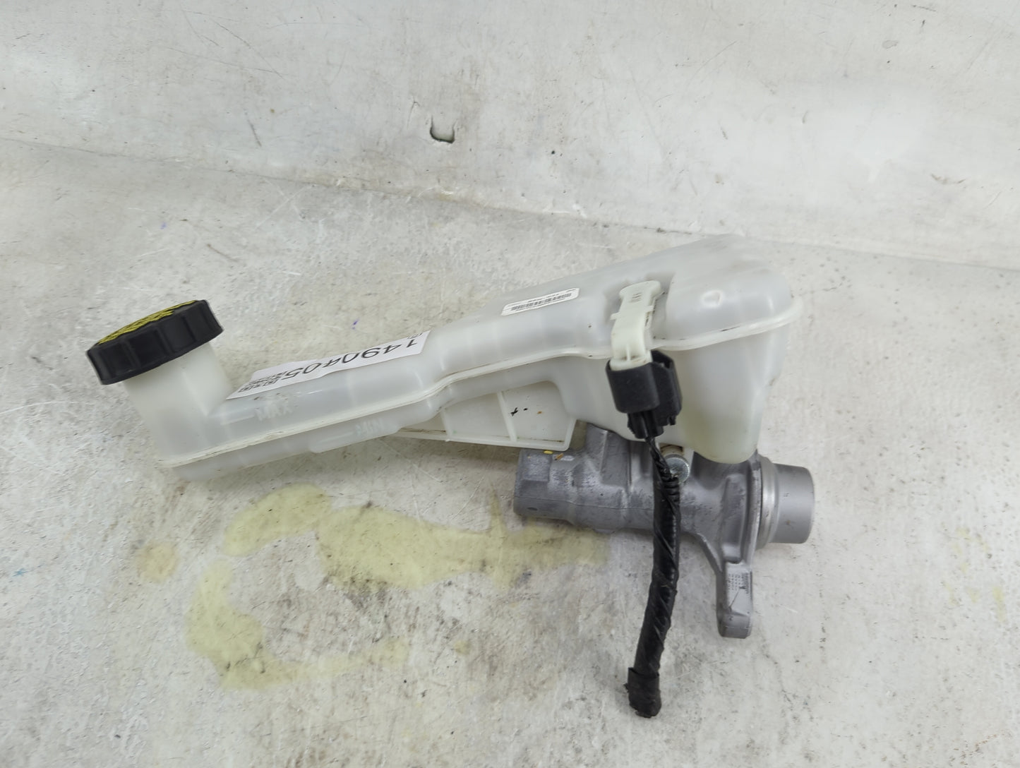 2017-2020 Ford Fusion Brake Master Cylinder 1490405 - Oemusedautoparts1.com