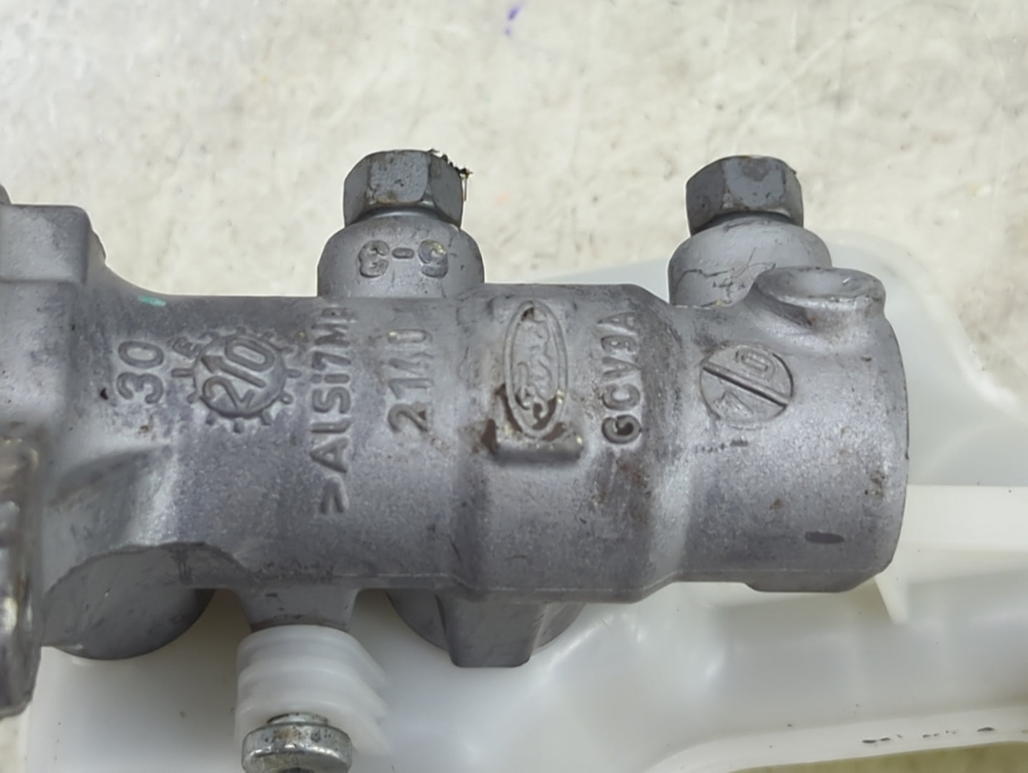 2017-2020 Ford Fusion Brake Master Cylinder 1490405 - Oemusedautoparts1.com