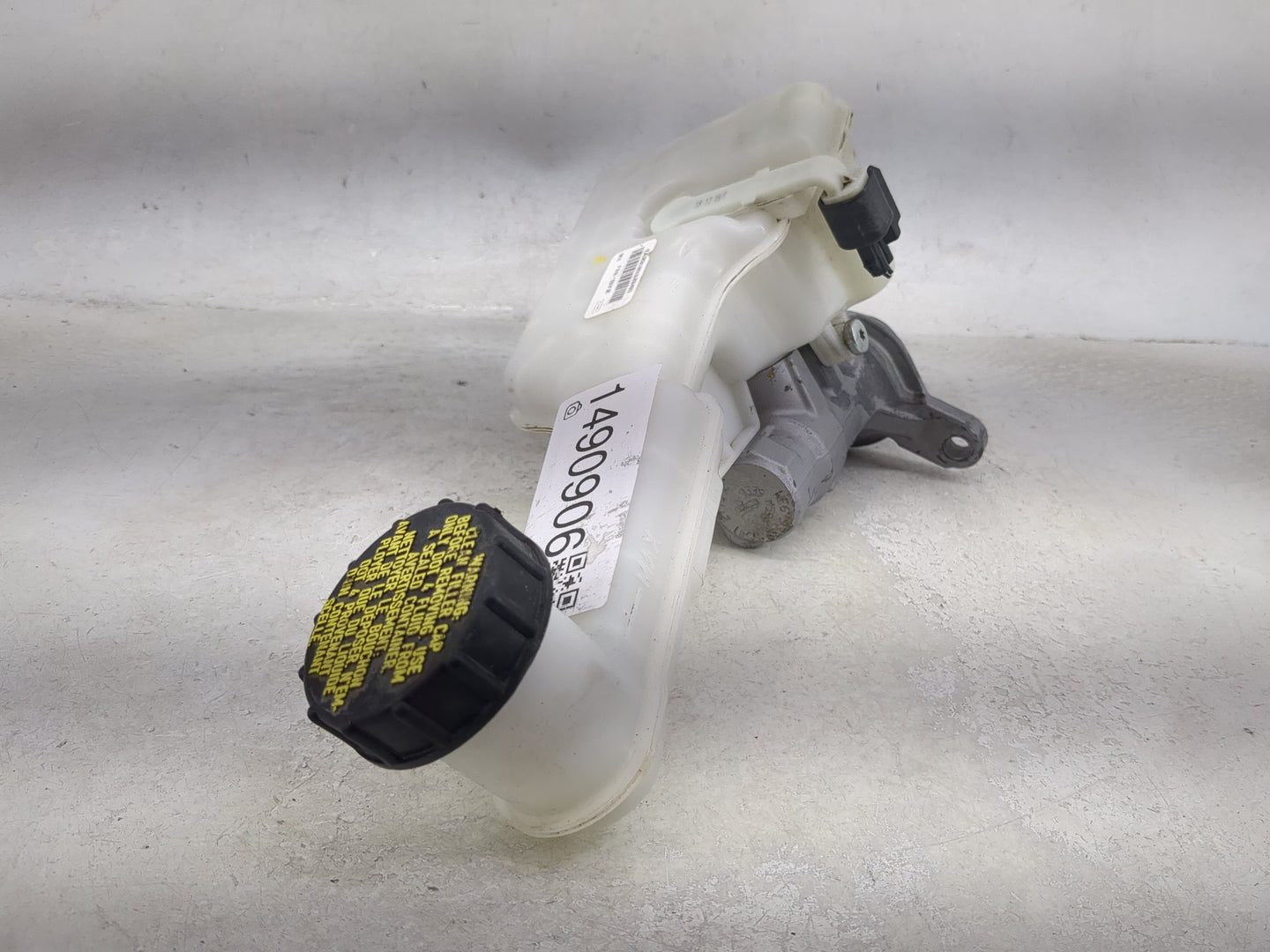 2017-2020 Ford Fusion Brake Master Cylinder 1490906 - Oemusedautoparts1.com