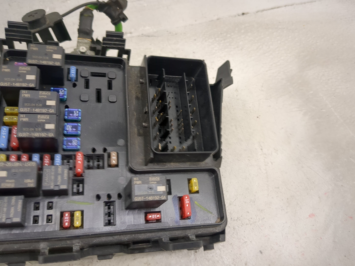 2017-2020 Ford Fusion Fusebox Fuse Box Panel Relay Module P/N:G2GT14A075AA GU5T-14B192-GA Fits Fits 2017 2018 2019 2020 OEM 