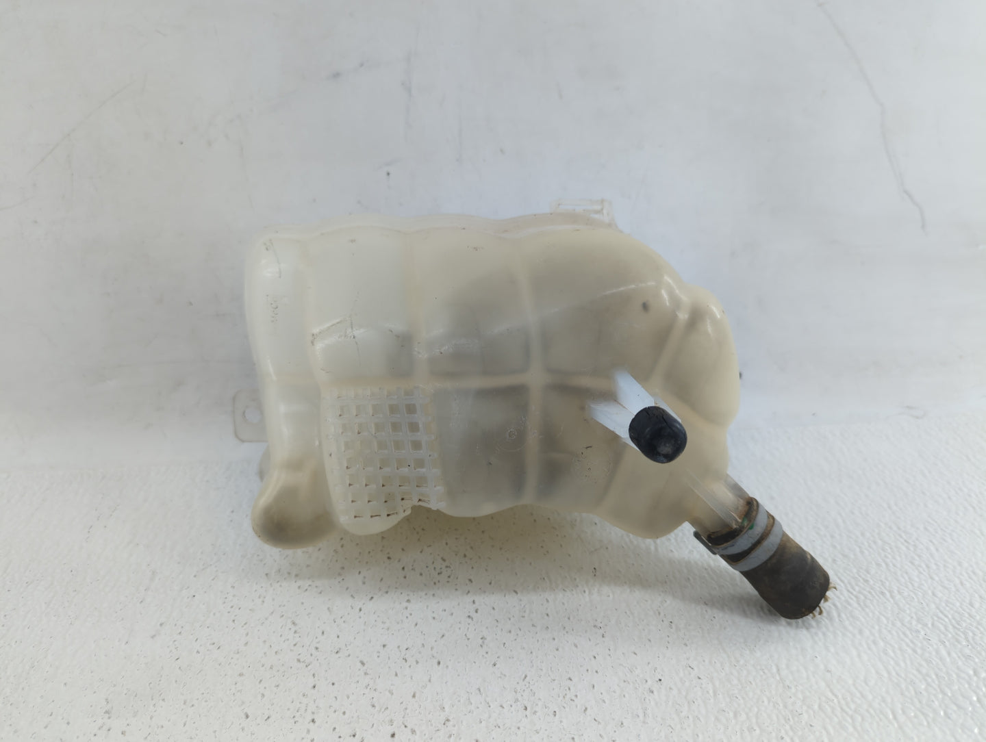 2017-2019 Ford Fusion Radiator Coolant Overflow Expansion Tank Bottle - Oemusedautoparts1.com