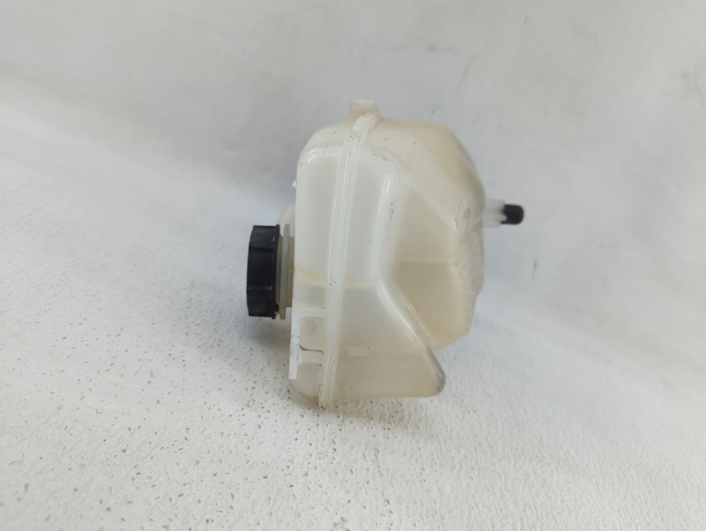 2017-2019 Ford Fusion Radiator Coolant Overflow Expansion Tank Bottle - Oemusedautoparts1.com