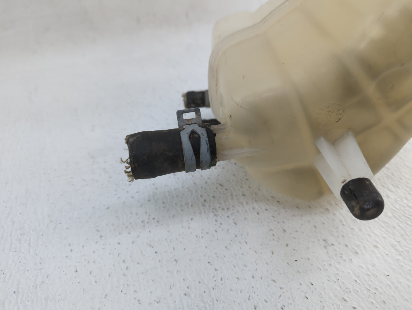 2017-2019 Ford Fusion Radiator Coolant Overflow Expansion Tank Bottle - Oemusedautoparts1.com