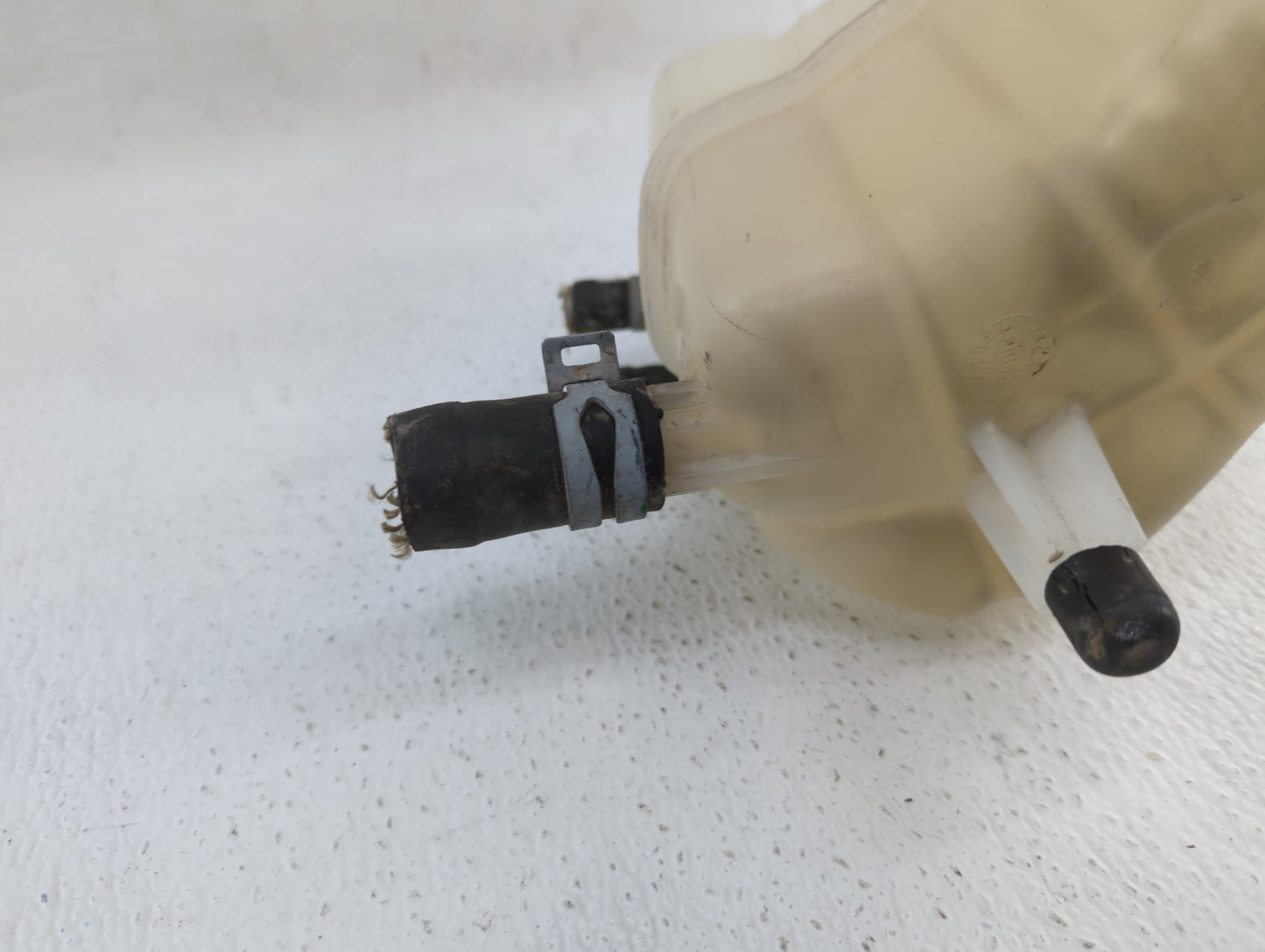 2017-2019 Ford Fusion Radiator Coolant Overflow Expansion Tank Bottle - Oemusedautoparts1.com