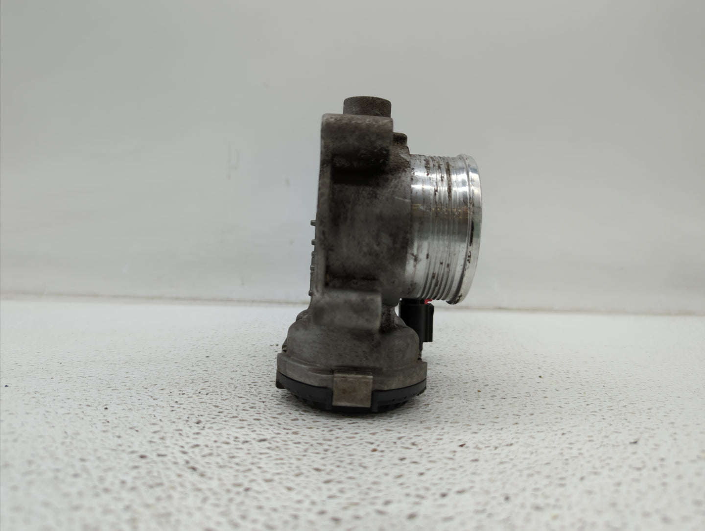 2014-2019 Ford Fusion Throttle Body P/N:DS7E-9F991-BB Fits Fits 2014 2015 2016 2017 2018 2019 OEM Used Auto Parts - Oemuseda