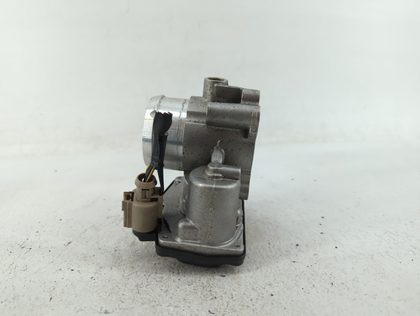 2014-2020 Ford Fusion Throttle Body P/N:DS7G-9F991-BB DS7G-9F991-CA Fits Fits 2014 2015 2016 2017 2018 2019 2020 OEM Used Au