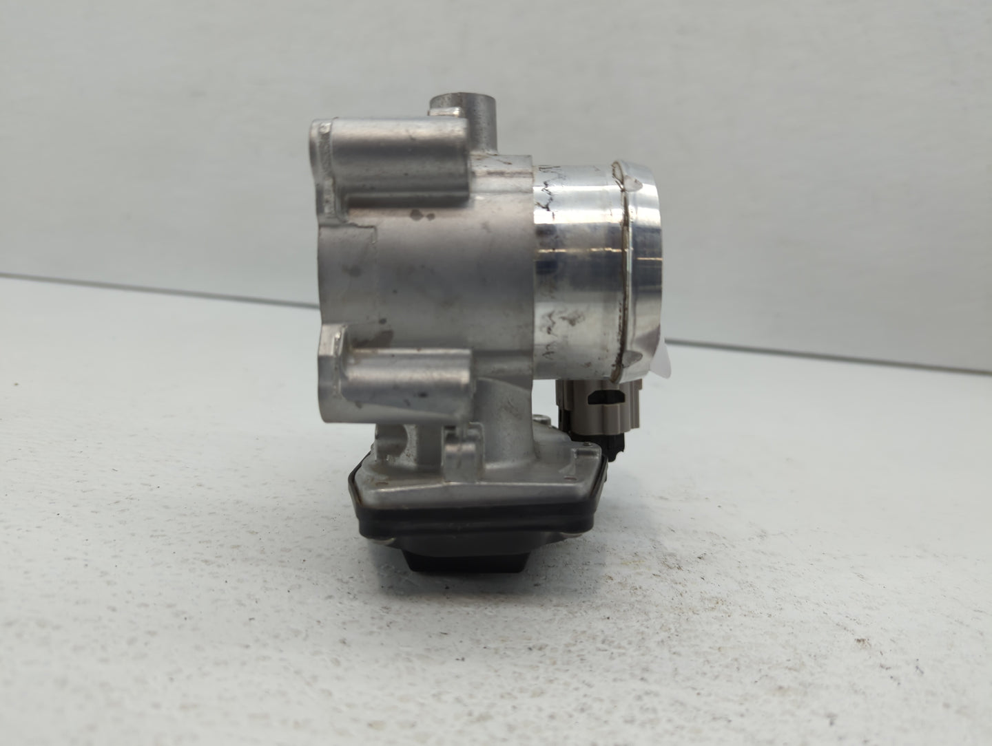 2014-2020 Ford Fusion Throttle Body P/N:DS7G-9F991-CA Fits Fits 2014 2015 2016 2017 2018 2019 2020 OEM Used Auto Parts - Oem