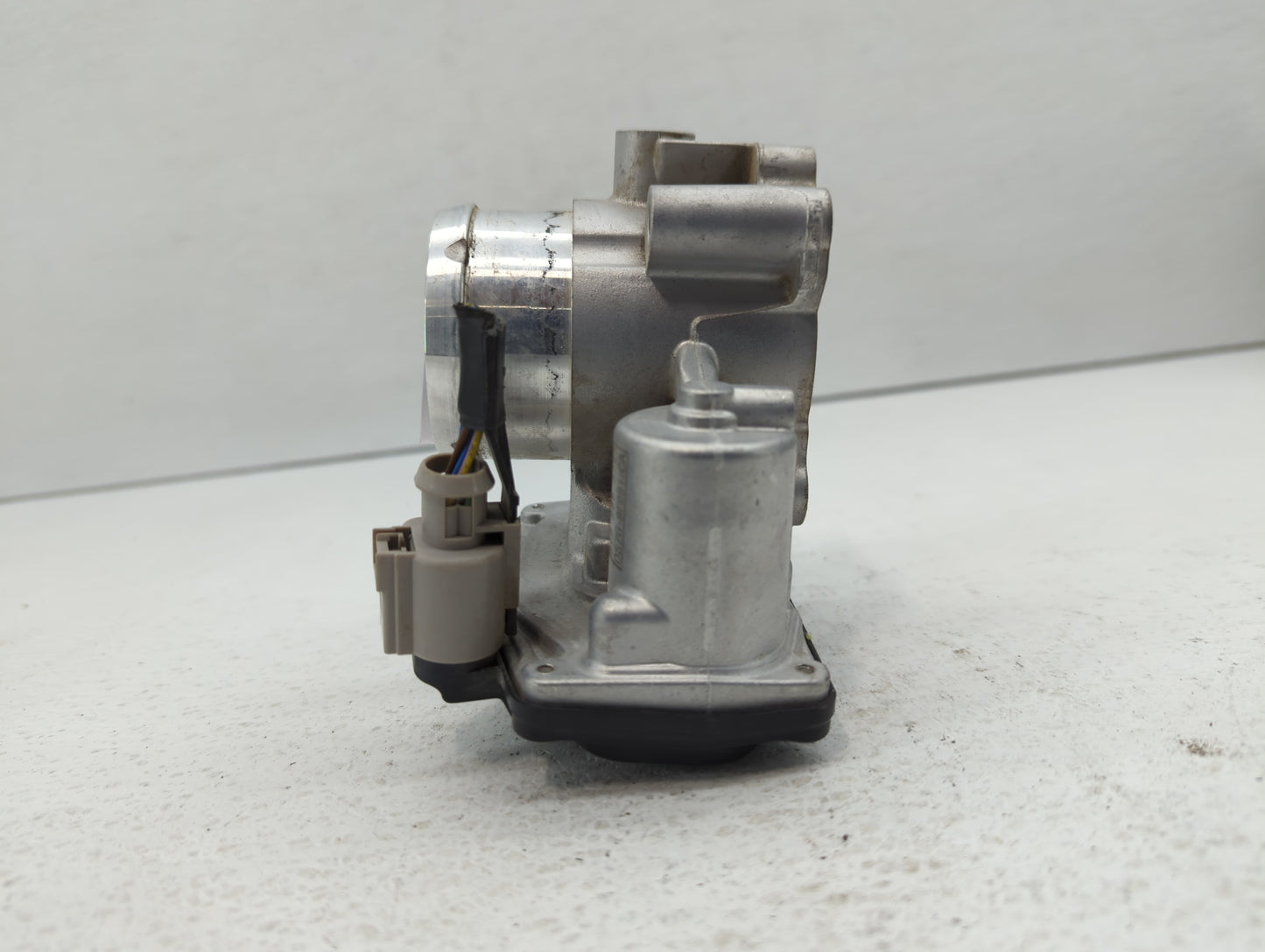 2014-2020 Ford Fusion Throttle Body P/N:DS7G-9F991-CA Fits Fits 2014 2015 2016 2017 2018 2019 2020 OEM Used Auto Parts - Oem