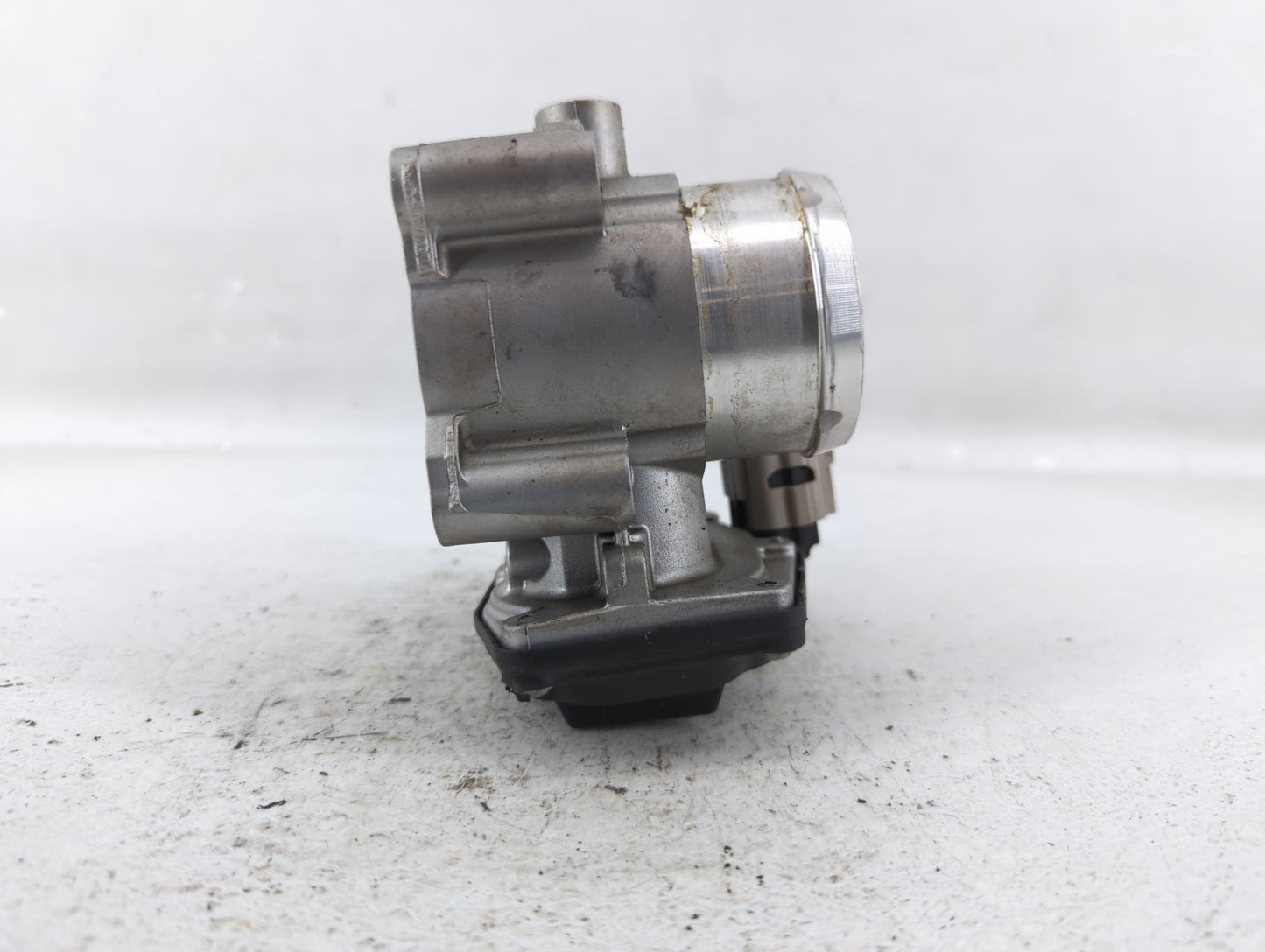 2014-2020 Ford Fusion Throttle Body P/N:DS7G-9F991-CA Fits Fits 2014 2015 2016 2017 2018 2019 2020 OEM Used Auto Parts - Oem