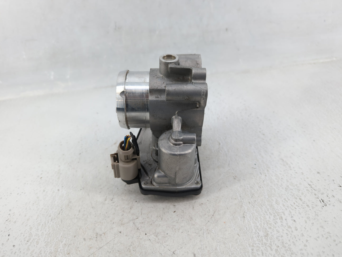 2014-2020 Ford Fusion Throttle Body P/N:DS7G-9F991-CA Fits Fits 2014 2015 2016 2017 2018 2019 2020 OEM Used Auto Parts - Oem