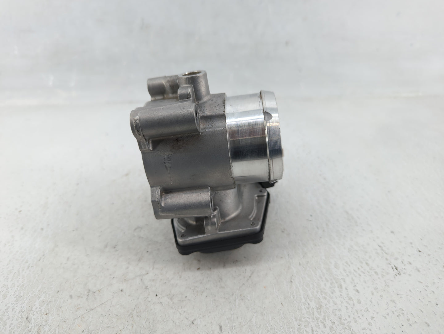 2014-2020 Ford Fusion Throttle Body P/N:DS7G-9F991-CA Fits Fits 2014 2015 2016 2017 2018 2019 2020 OEM Used Auto Parts - Oem