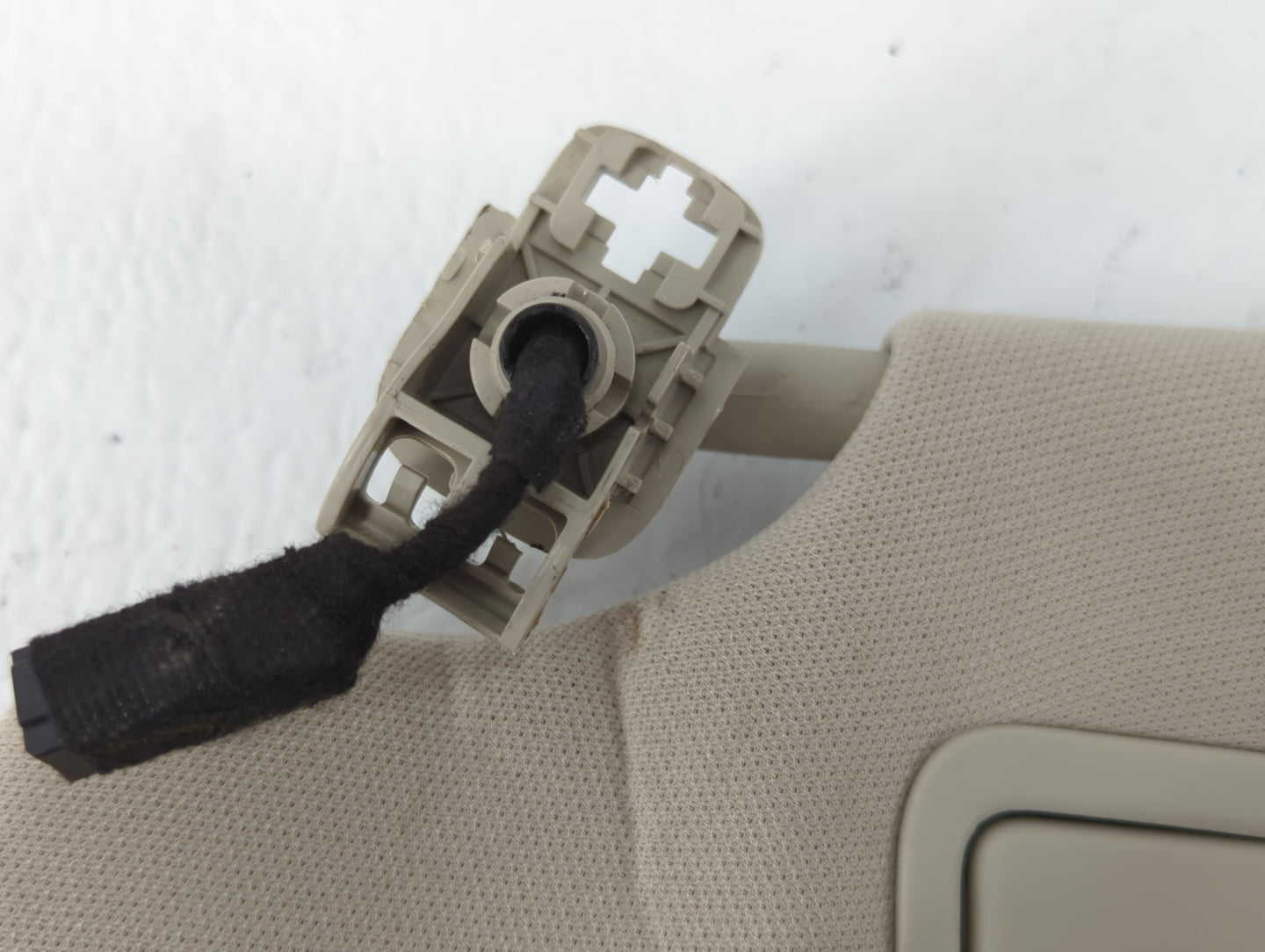 2019-2020 Ford Fusion Sun Visor Shade Replacement Driver Left Mirror Fits Fits 2019 2020 OEM Used Auto Parts - Oemusedautopa