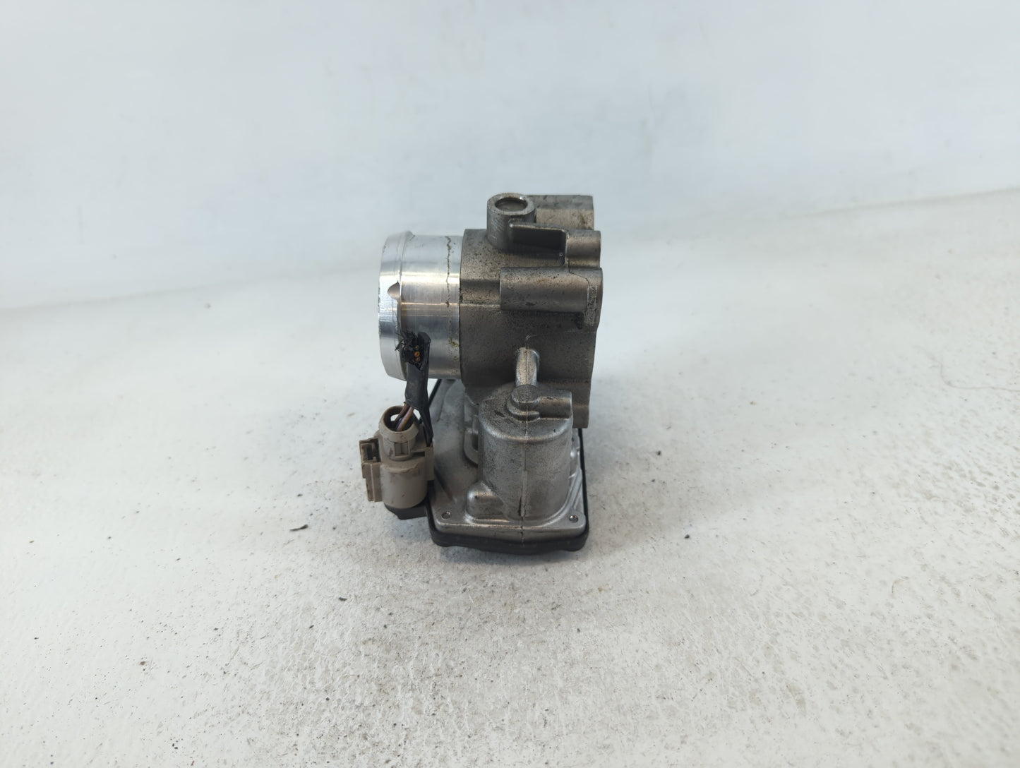 2014-2020 Ford Fusion Throttle Body P/N:B19 284 4215 DS7G-9F991-CA Fits Fits 2014 2015 2016 2017 2018 2019 2020 OEM Used Aut