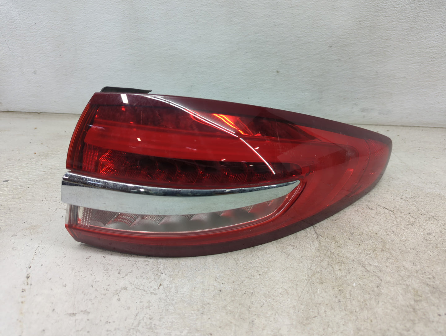 2020 Ford Fusion Tail Light Assembly Passenger Right OEM P/N:HS73-13404-AD F0CHTF406407 Fits OEM Used Auto Parts - Oemusedau