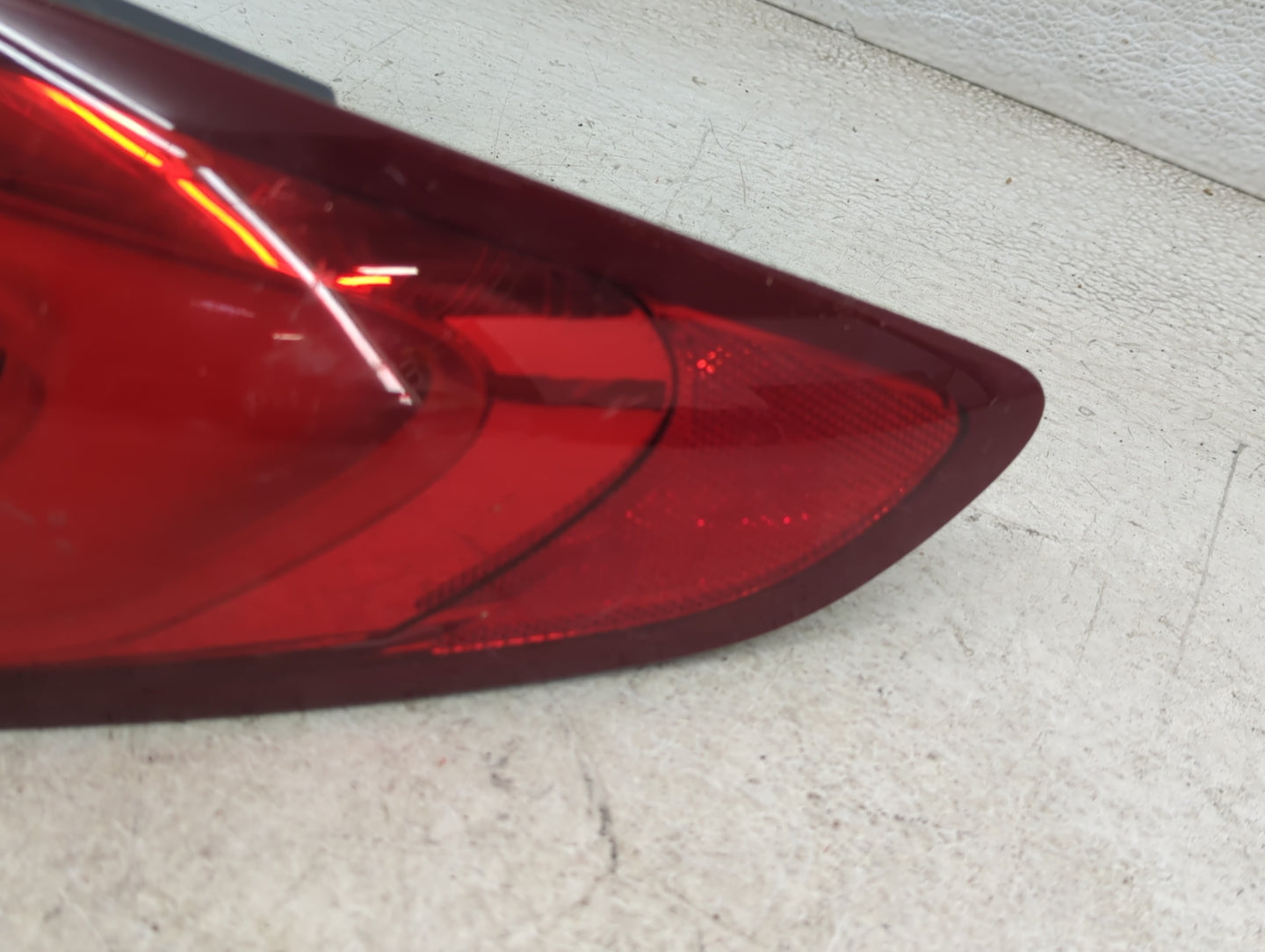 2020 Ford Fusion Tail Light Assembly Passenger Right OEM P/N:HS73-13404-AD F0CHTF406407 Fits OEM Used Auto Parts - Oemusedau