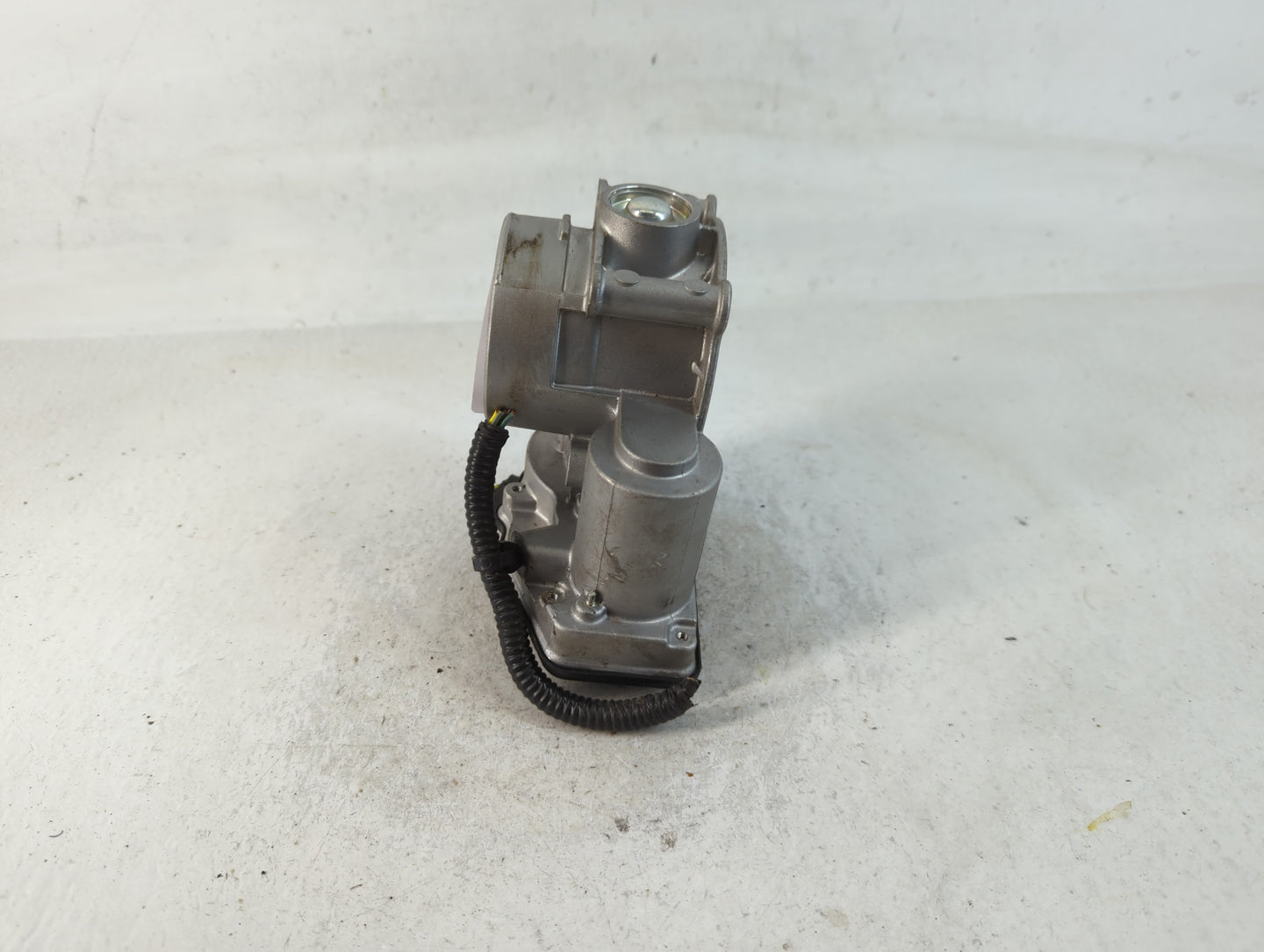 2013-2020 Ford Fusion Throttle Body P/N:DS7E-9F991-AK Fits Fits 2013 2014 2015 2016 2017 2018 2019 2020 2021 2022 OEM Used A