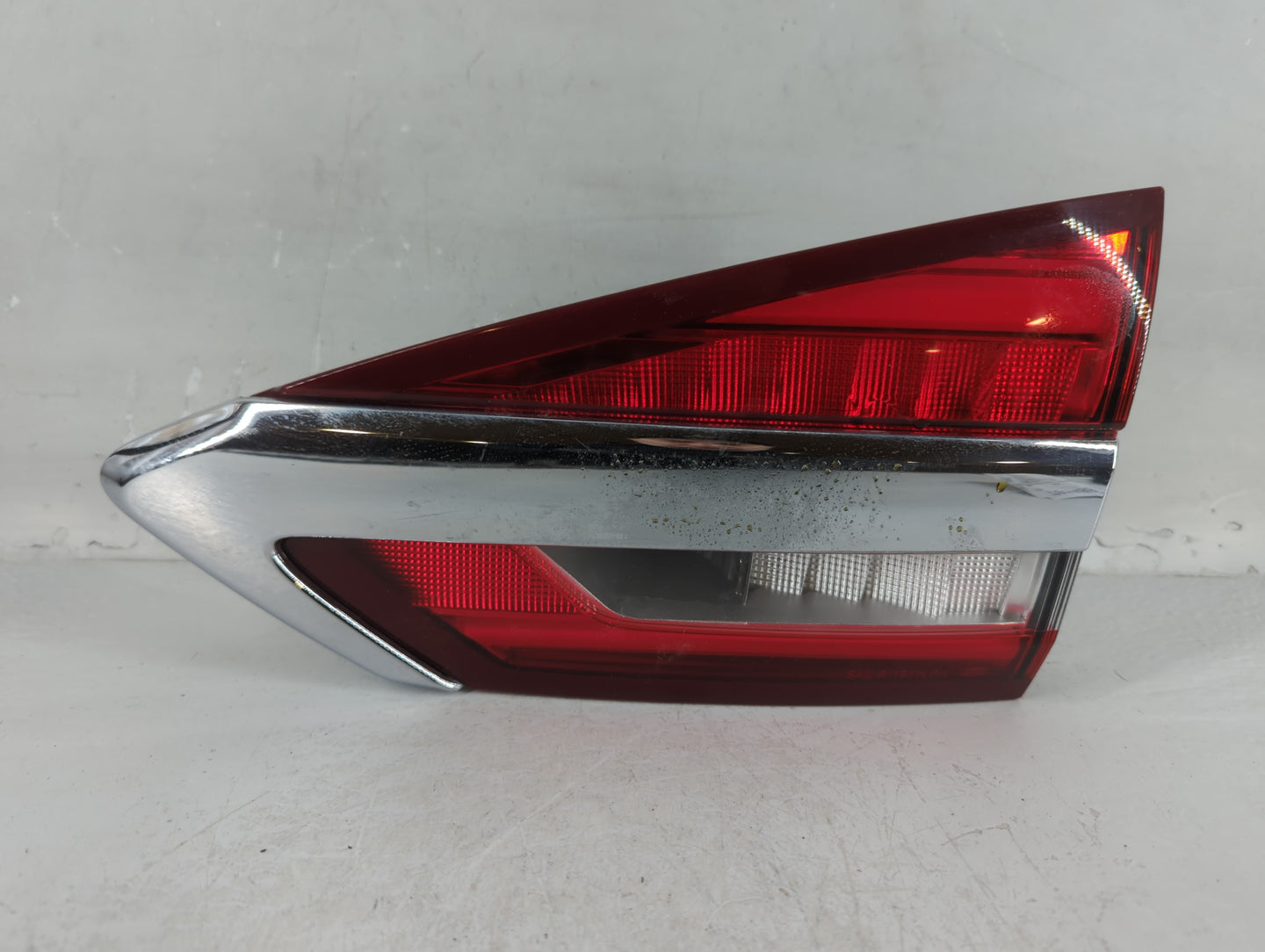 2017-2020 Ford Fusion Tail Light Assembly Passenger Right OEM P/N:F00HTF408408 KS73-13A602-AE Fits Fits 2017 2018 2019 2020 