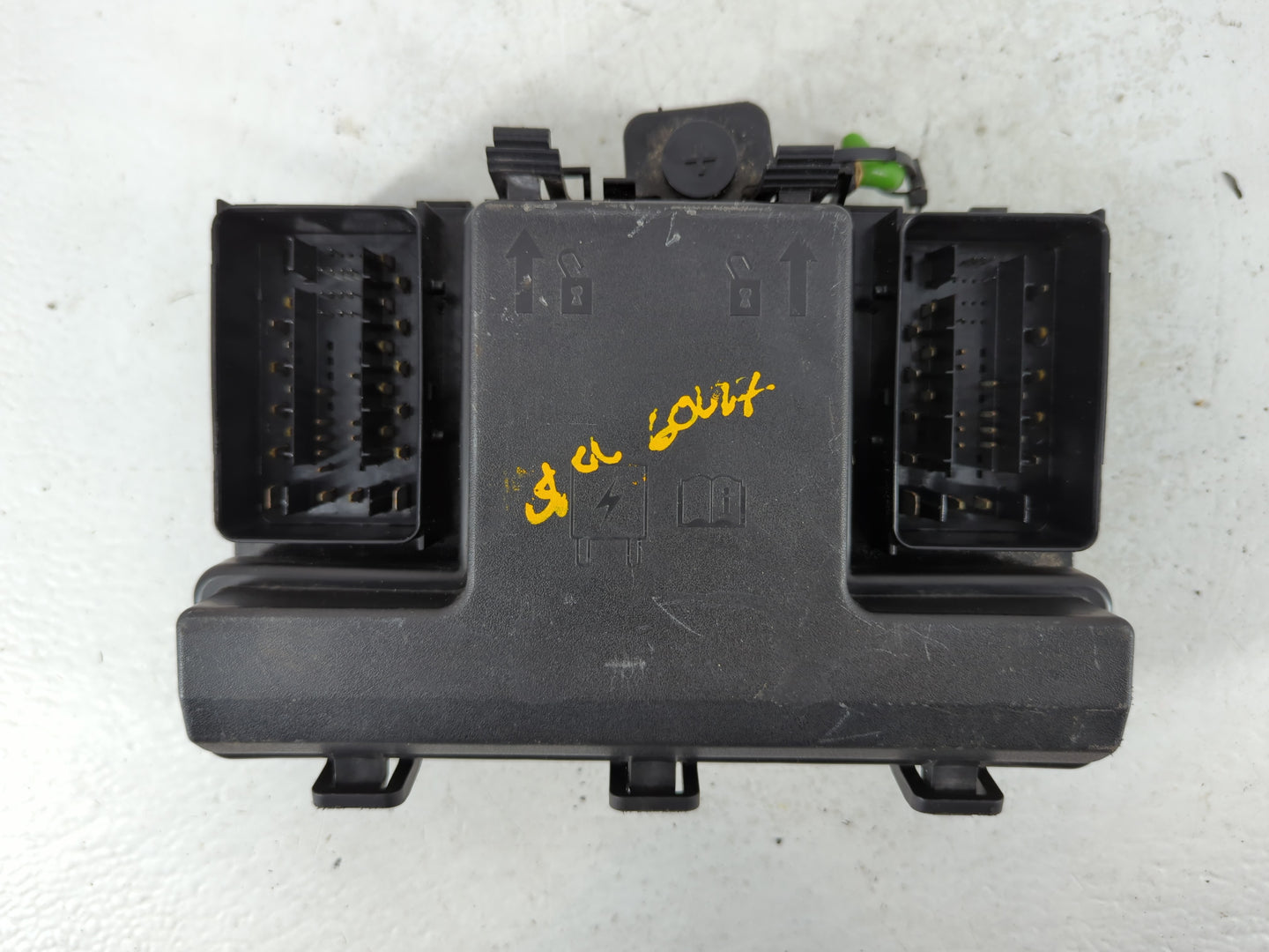 2017-2020 Ford Fusion Fusebox Fuse Box Panel Relay Module Fits Fits 2017 2018 2019 2020 OEM Used Auto Parts - Oemusedautopar