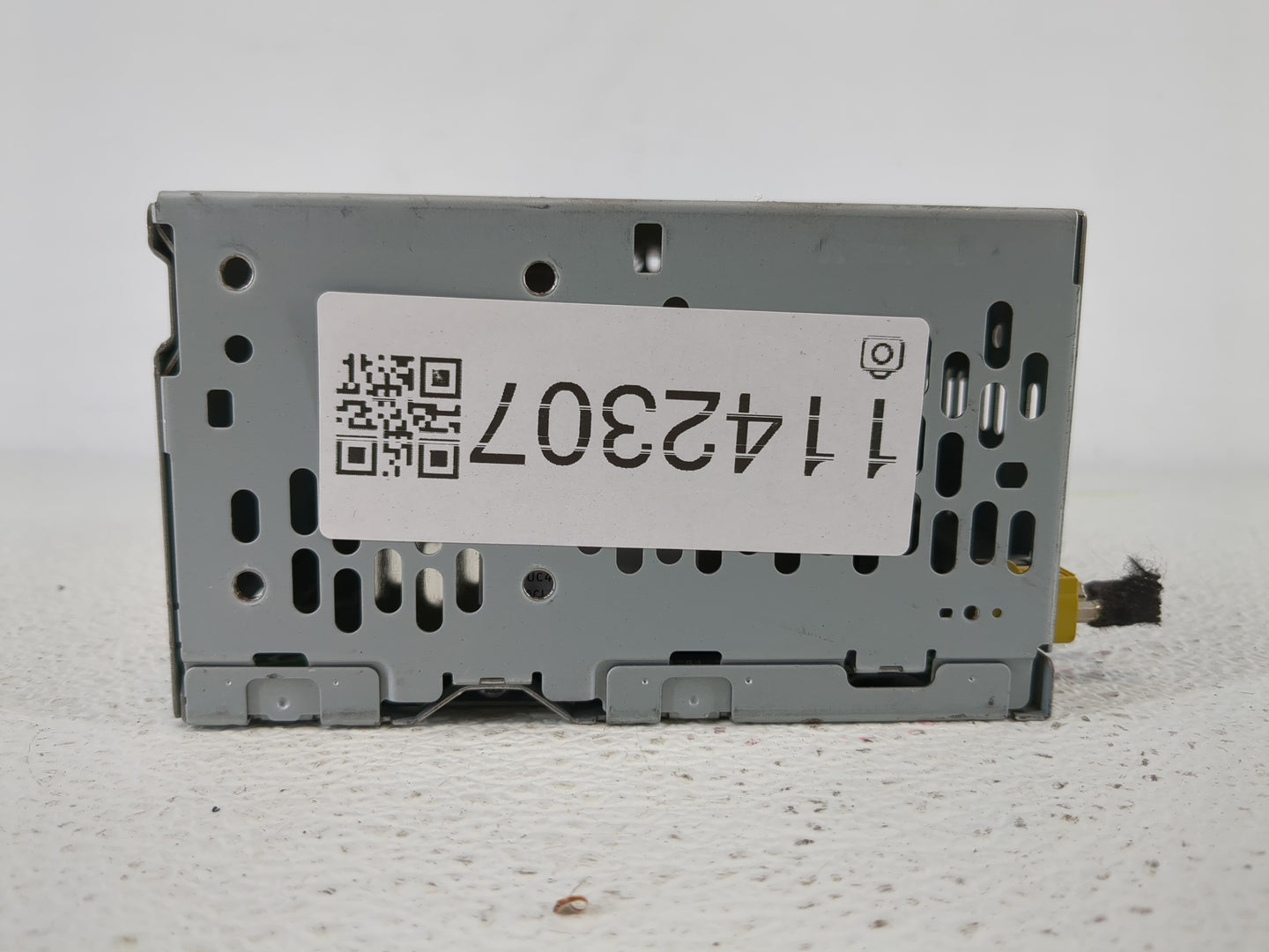 2020 Ford Mustang Radio AM FM Cd Player Receiver Replacement P/N:LR3T-18D832-EG Fits OEM Used Auto Parts - Oemusedautoparts1