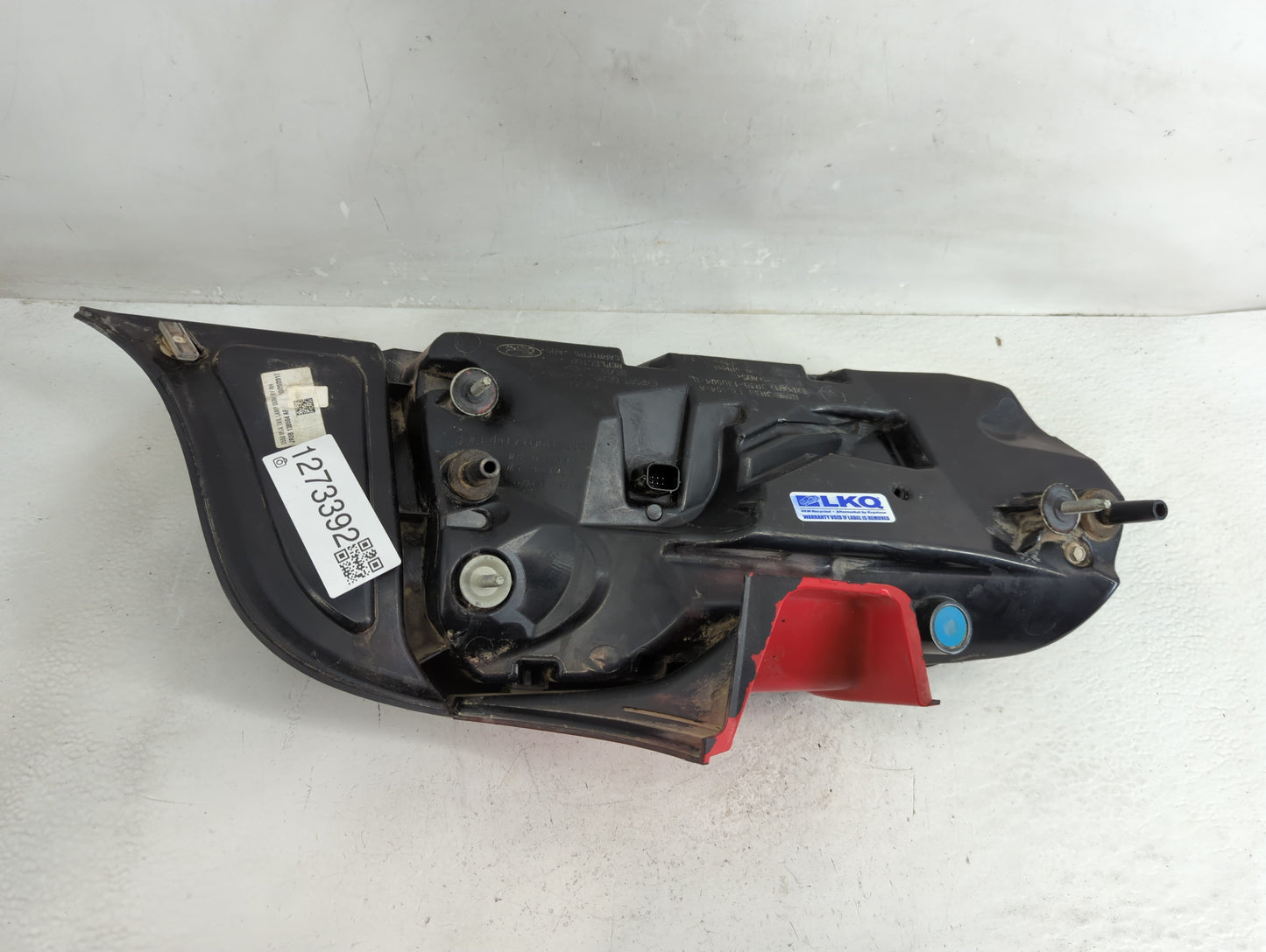 2018-2022 Ford Mustang Tail Light Assembly Passenger Right OEM P/N:JR3B-13B504-B JR3B-13B504-A Fits Fits 2018 2019 2020 2021