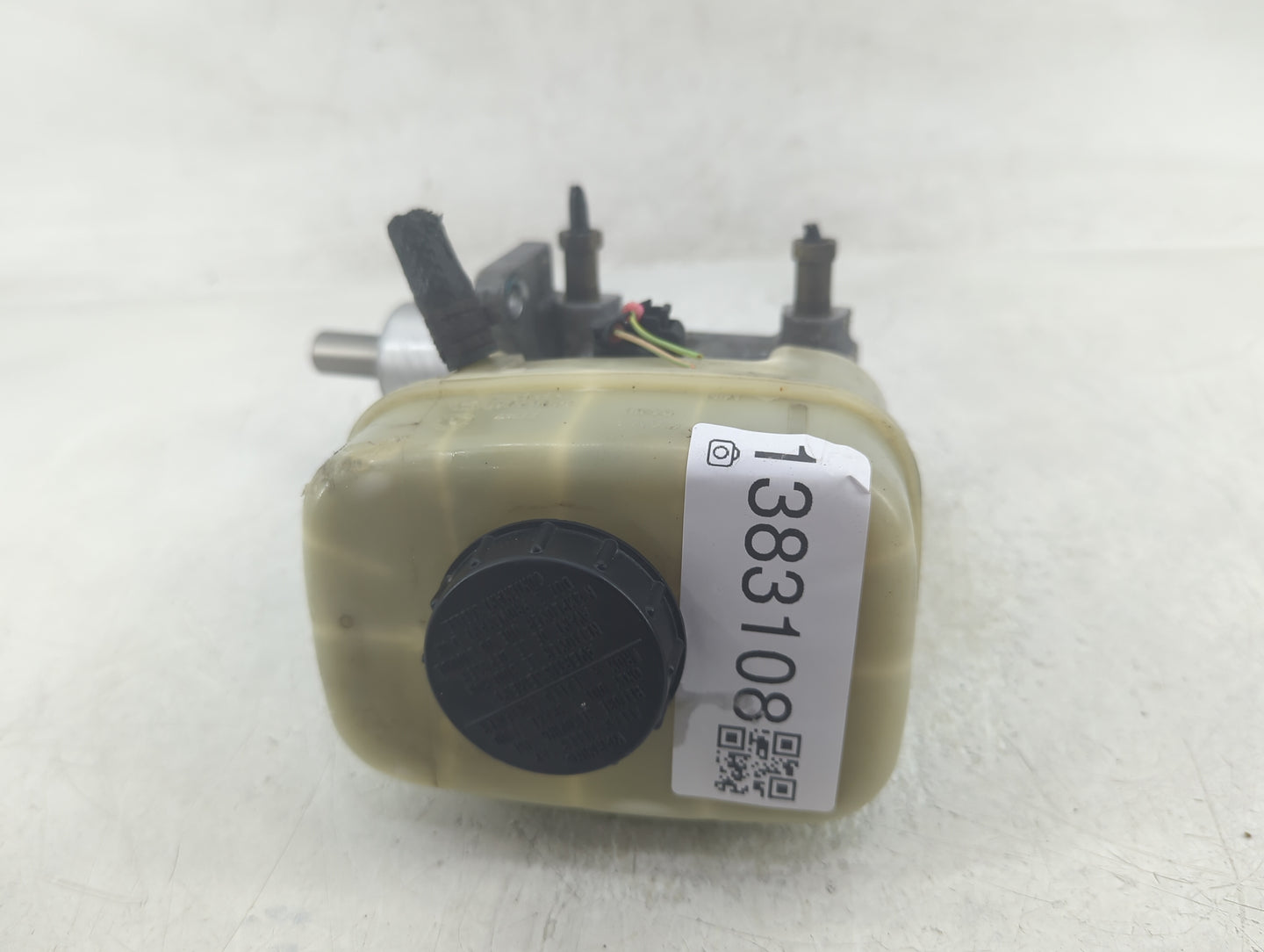 2015-2022 Ford Mustang Brake Master Cylinder - Oemusedautoparts1.com
