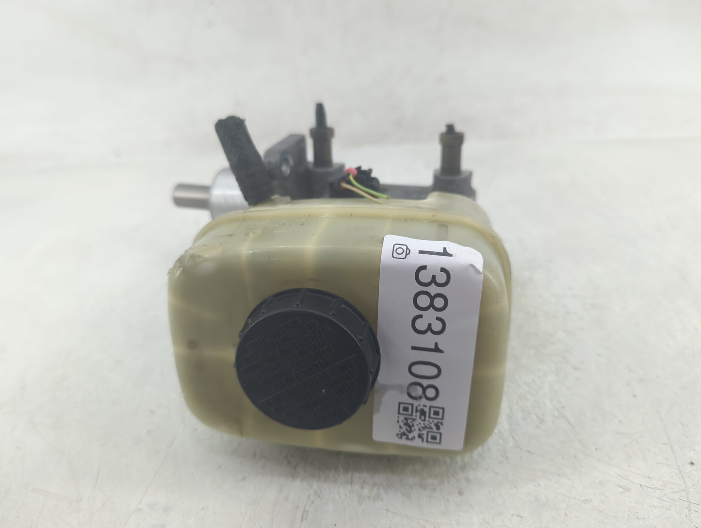 2015-2022 Ford Mustang Brake Master Cylinder - Oemusedautoparts1.com