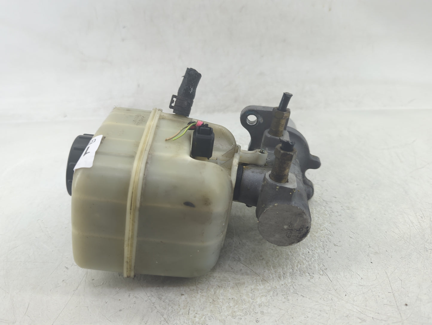 2015-2022 Ford Mustang Brake Master Cylinder - Oemusedautoparts1.com