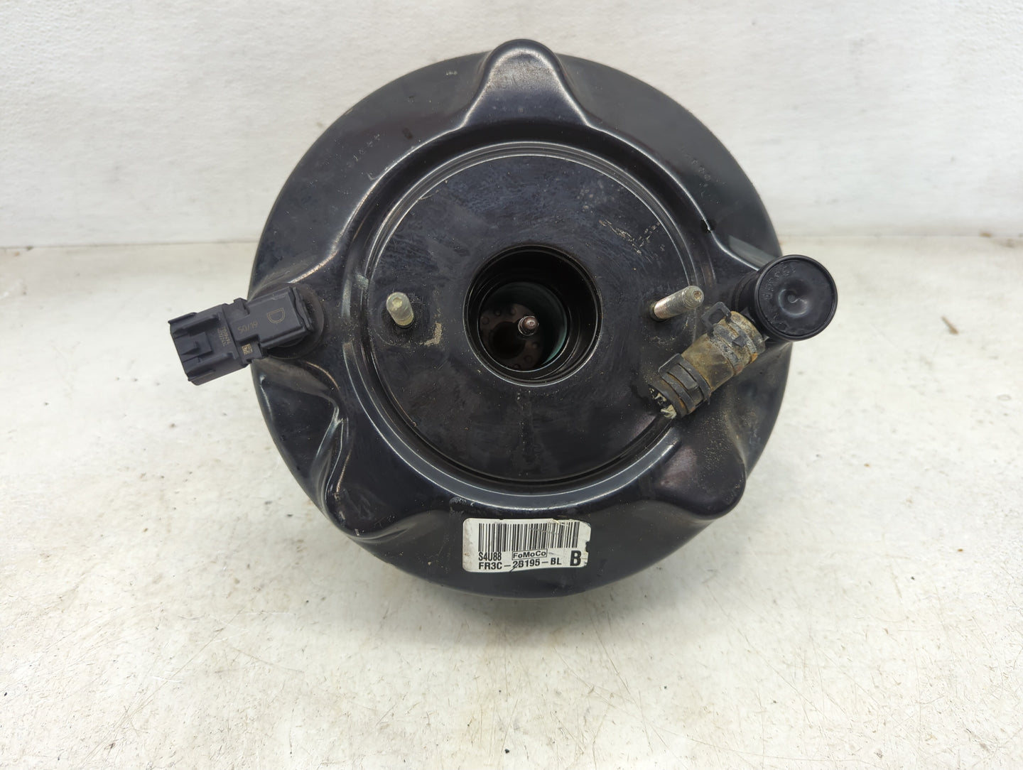 2018-2022 Ford Mustang Power Brake Booster Oem 1450722 - Oemusedautoparts1.com
