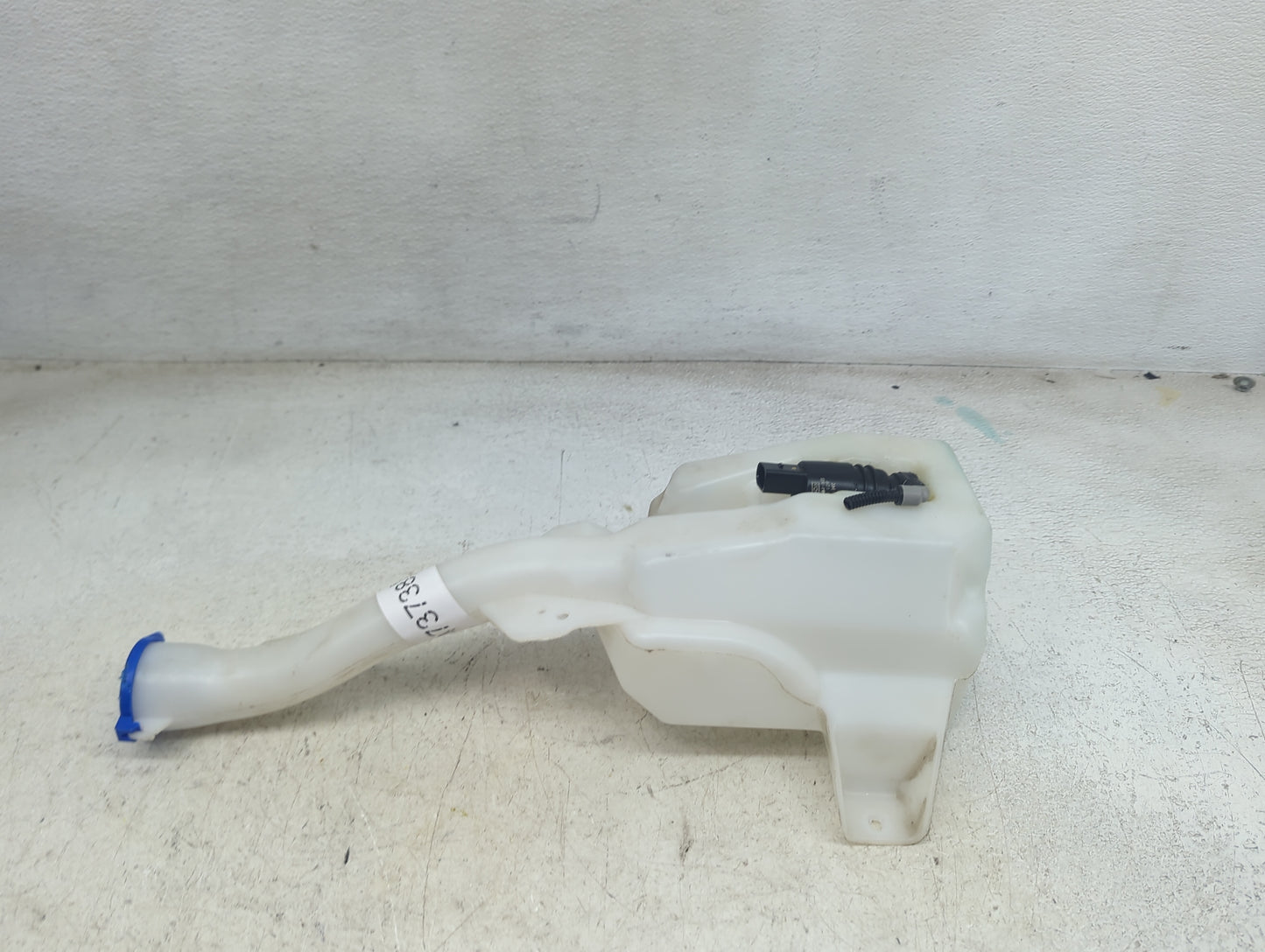 Ford Mustang Windshield Washer Fluid Reservoir Bottle Oem 1473738 - Oemusedautoparts1.com