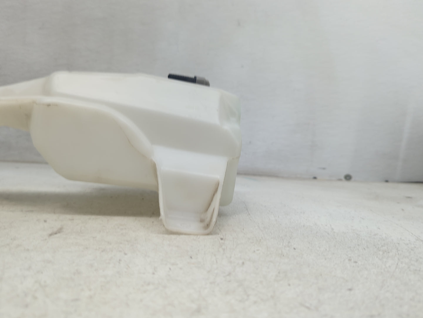 Ford Mustang Windshield Washer Fluid Reservoir Bottle Oem 1473738 - Oemusedautoparts1.com