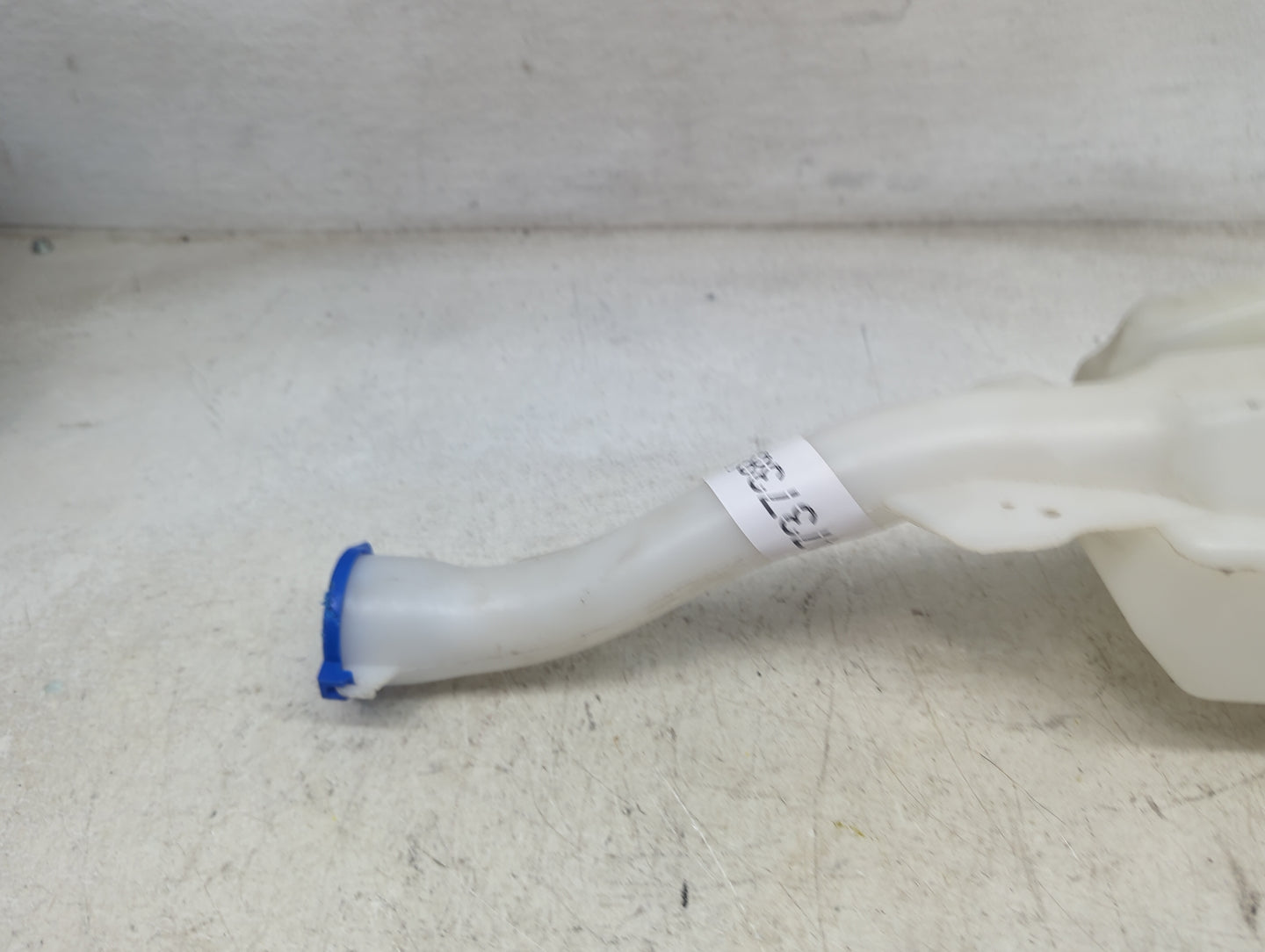 Ford Mustang Windshield Washer Fluid Reservoir Bottle Oem 1473738 - Oemusedautoparts1.com