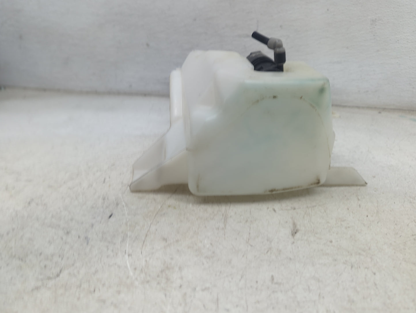 Ford Mustang Windshield Washer Fluid Reservoir Bottle Oem 1473738 - Oemusedautoparts1.com