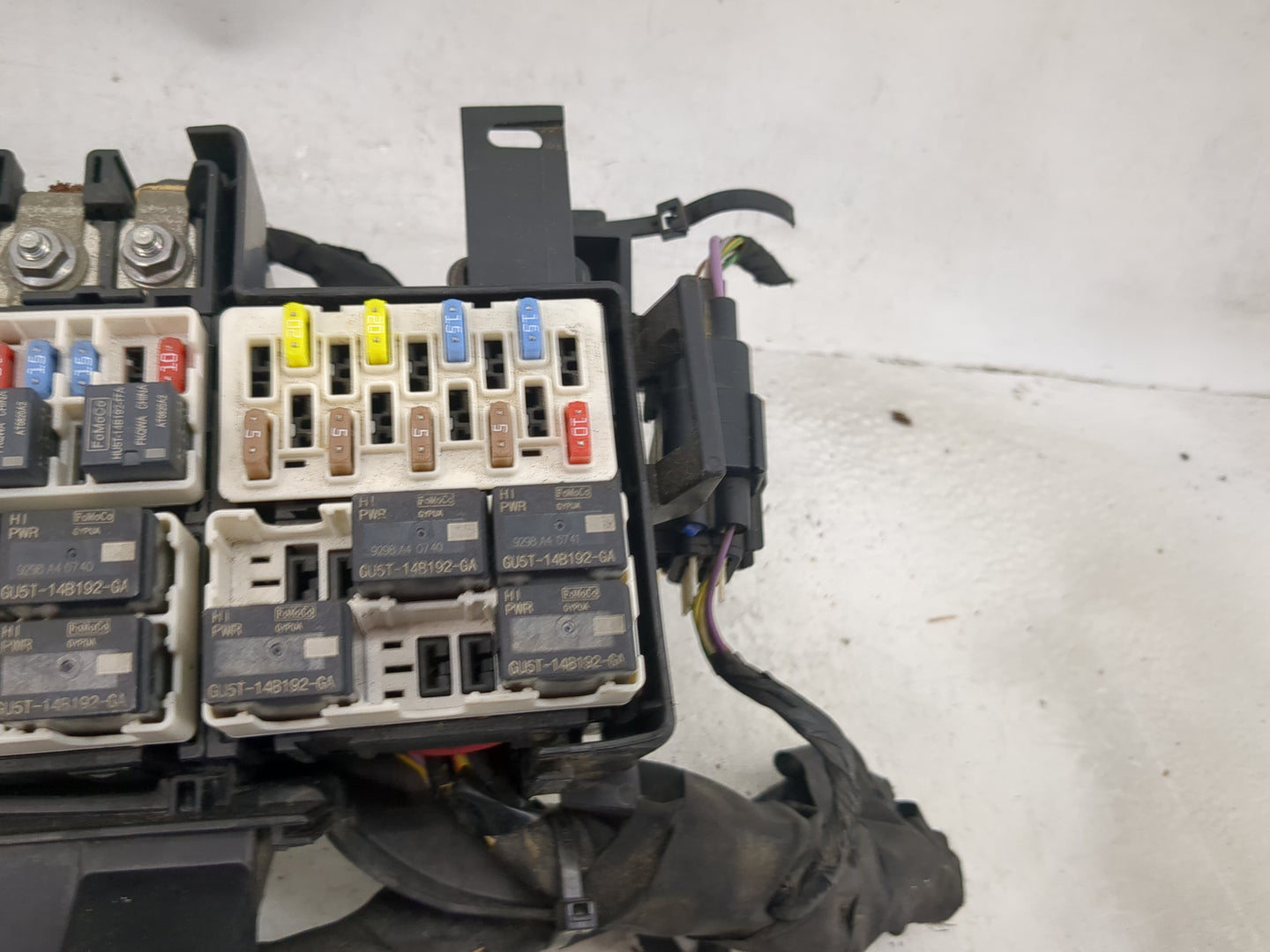 2020 Ford Mustang Fusebox Fuse Box Panel Relay Module P/N:JR3T-14536-A3 HU5T-14B182-FA, HU5T-14B182-AA, GU5T-14B192-GA Fits 