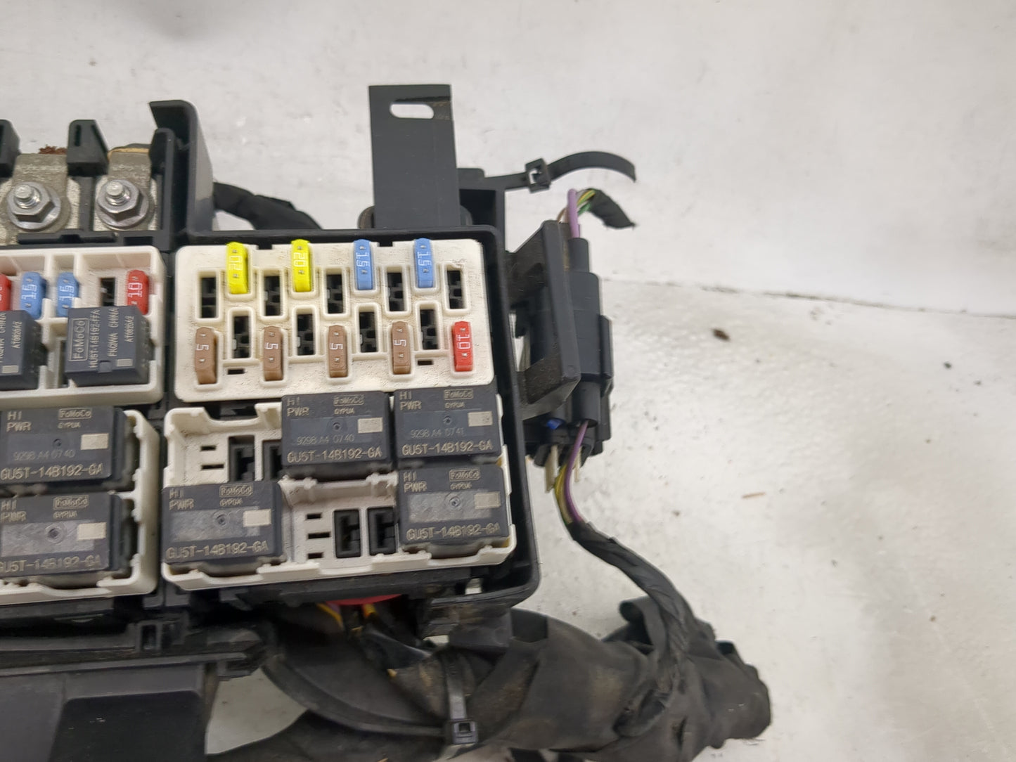 2020 Ford Mustang Fusebox Fuse Box Panel Relay Module P/N:JR3T-14536-A3 HU5T-14B182-FA, HU5T-14B182-AA, GU5T-14B192-GA Fits 