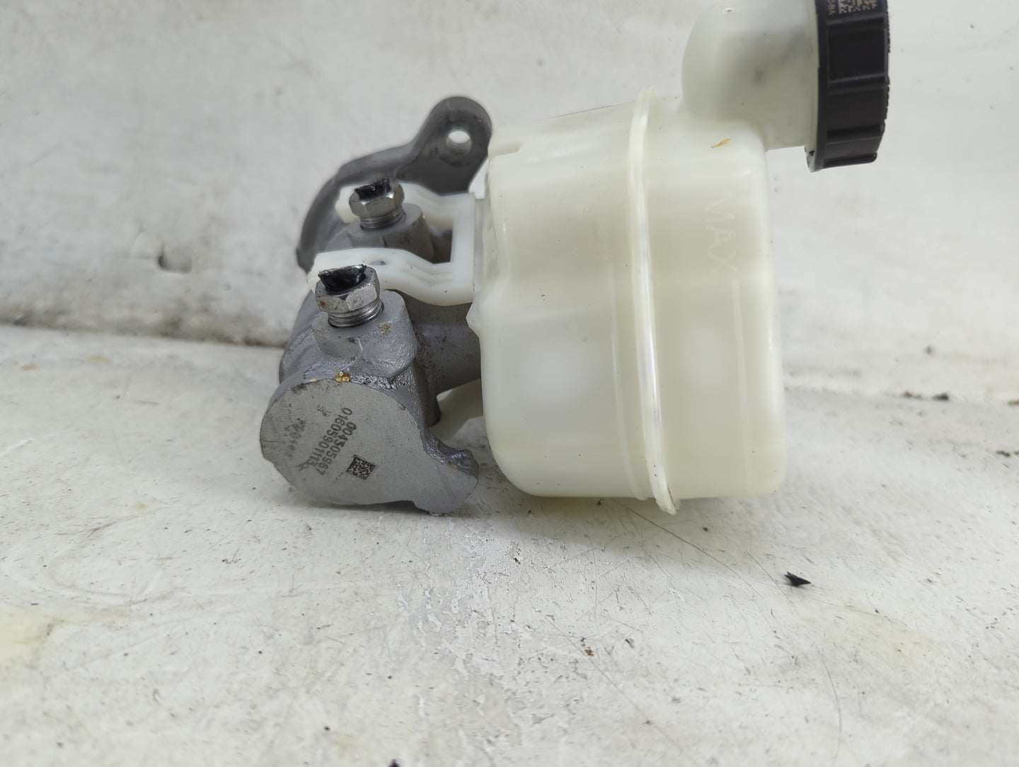 2015-2022 Ford Mustang Brake Master Cylinder 1492231 - Oemusedautoparts1.com