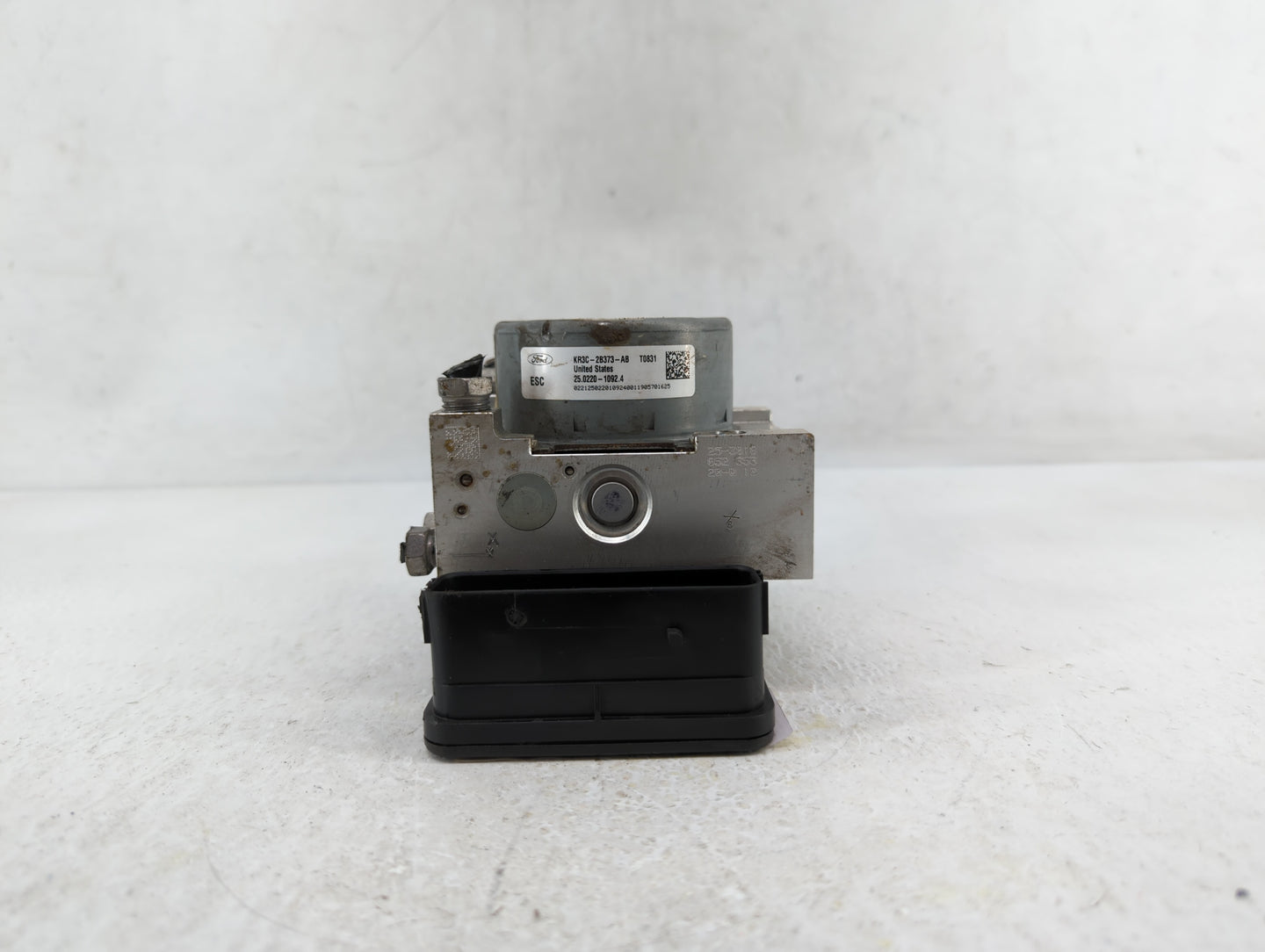 2019-2022 Ford Mustang ABS Pump Control Module Replacement P/N:KR3C-2C219-AB KR3C-2B373-AB Fits Fits 2019 2020 2021 2022 OEM