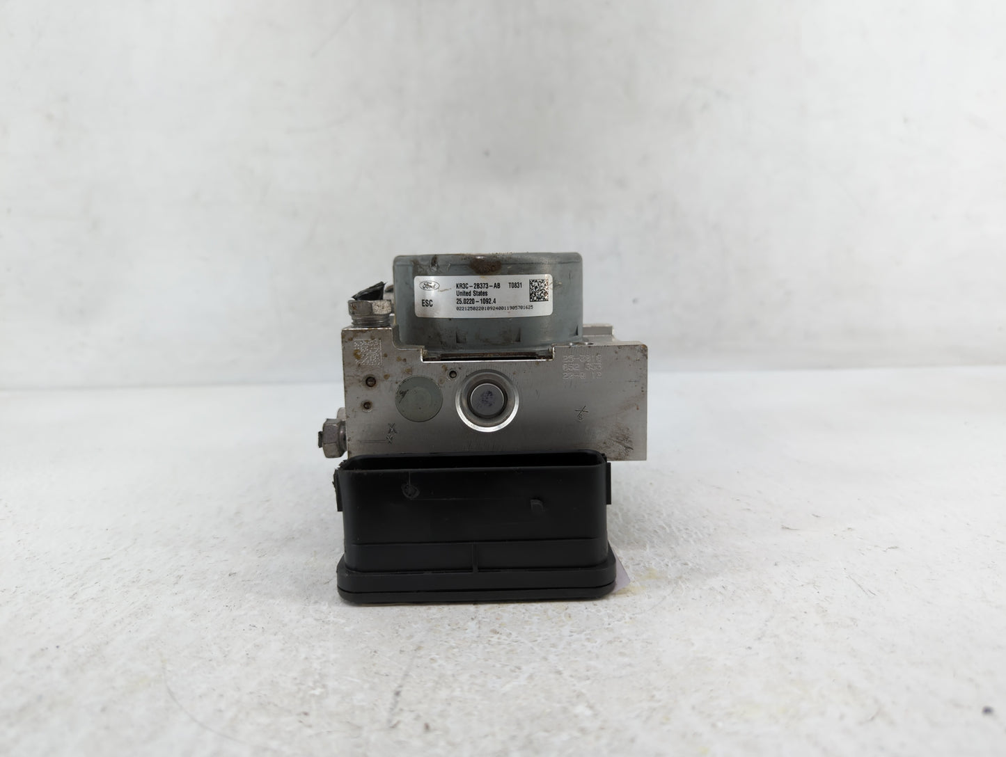 2019-2022 Ford Mustang ABS Pump Control Module Replacement P/N:KR3C-2C219-AB KR3C-2B373-AB Fits Fits 2019 2020 2021 2022 OEM