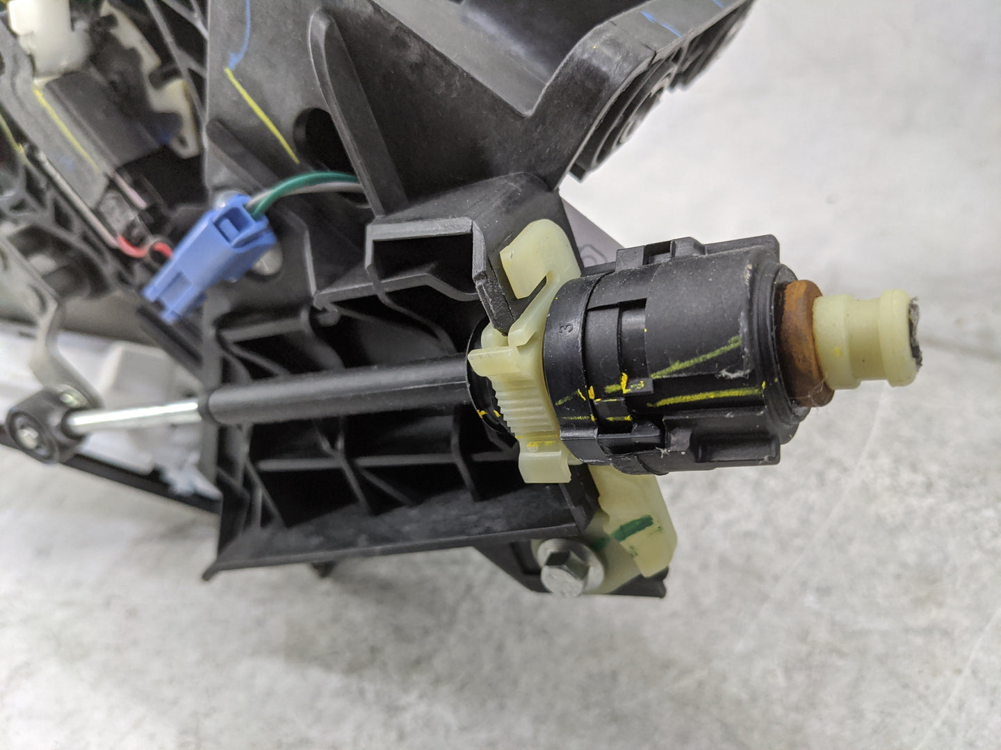 2020 Ford Transit Floor Console Assembly Shifter - Oemusedautoparts1.com