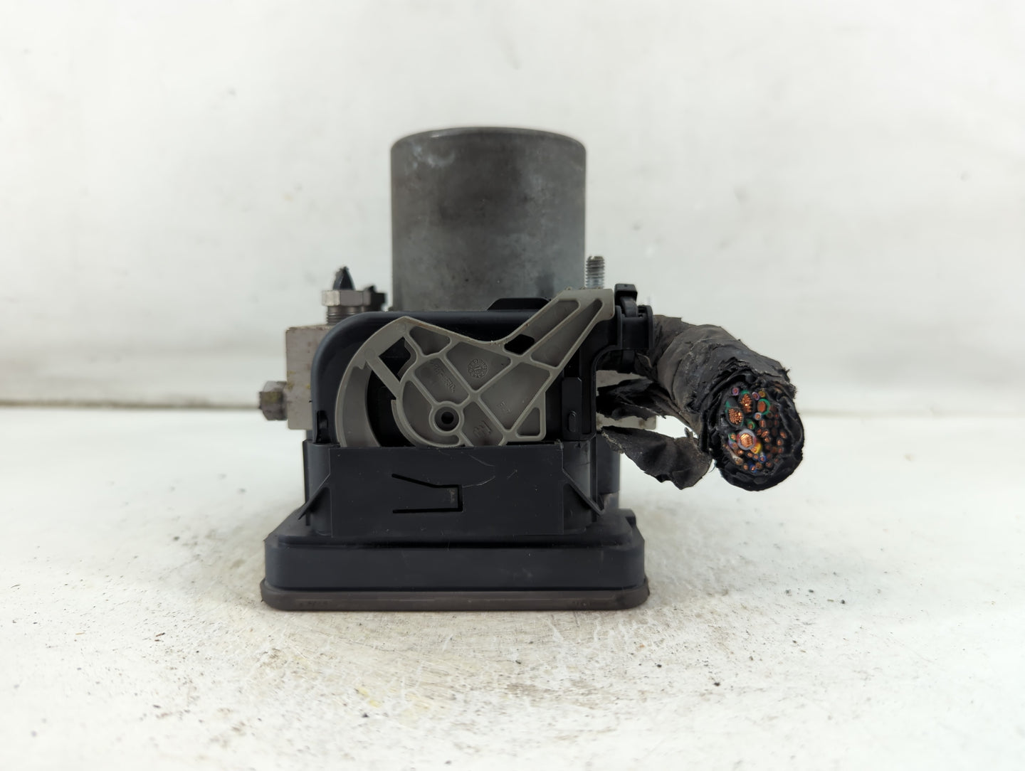 2020 Ford Transit-250 ABS Pump Control Module Replacement P/N:LK41-2B373-AH Fits OEM Used Auto Parts - Oemusedautoparts1.com