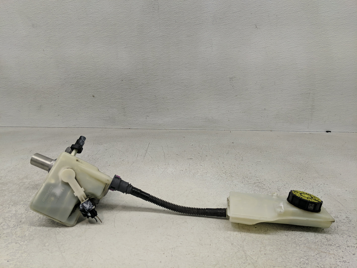 2019-2021 Ford Transit Connect Brake Master Cylinder - Oemusedautoparts1.com