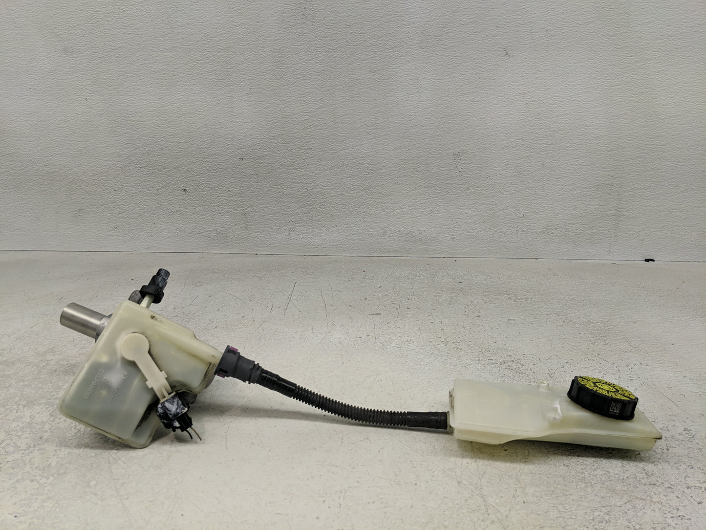 2019-2021 Ford Transit Connect Brake Master Cylinder - Oemusedautoparts1.com