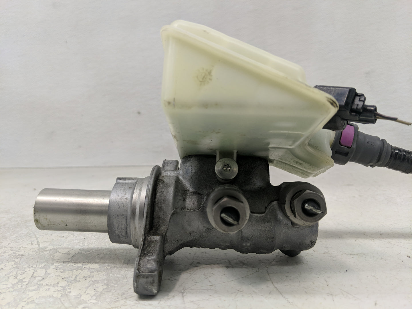 2019-2021 Ford Transit Connect Brake Master Cylinder - Oemusedautoparts1.com