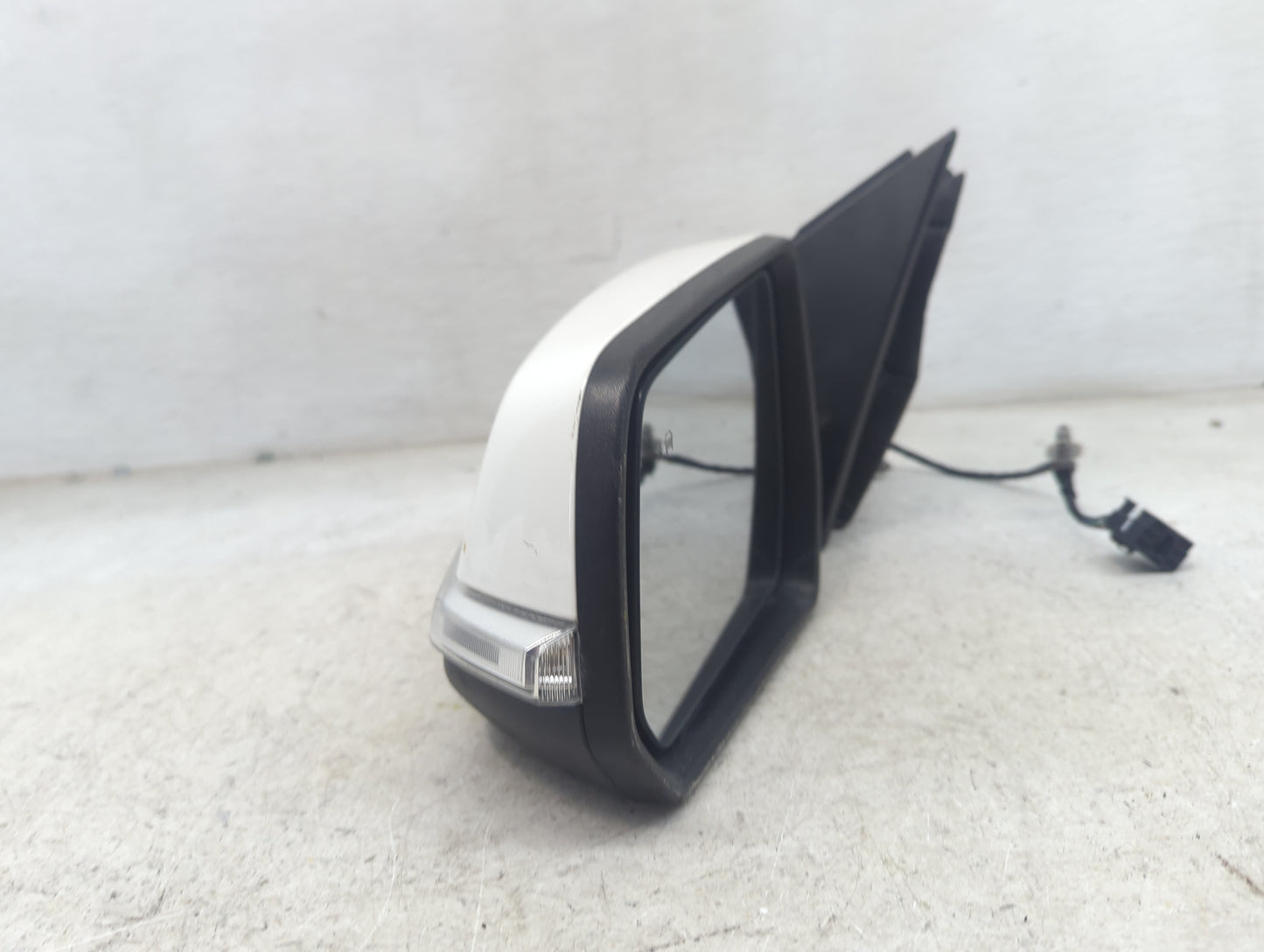 2020-2022 Gmc Acadia Driver Side View Mirror - Left Door Mirror OEM Used - Oemusedautoparts1.com