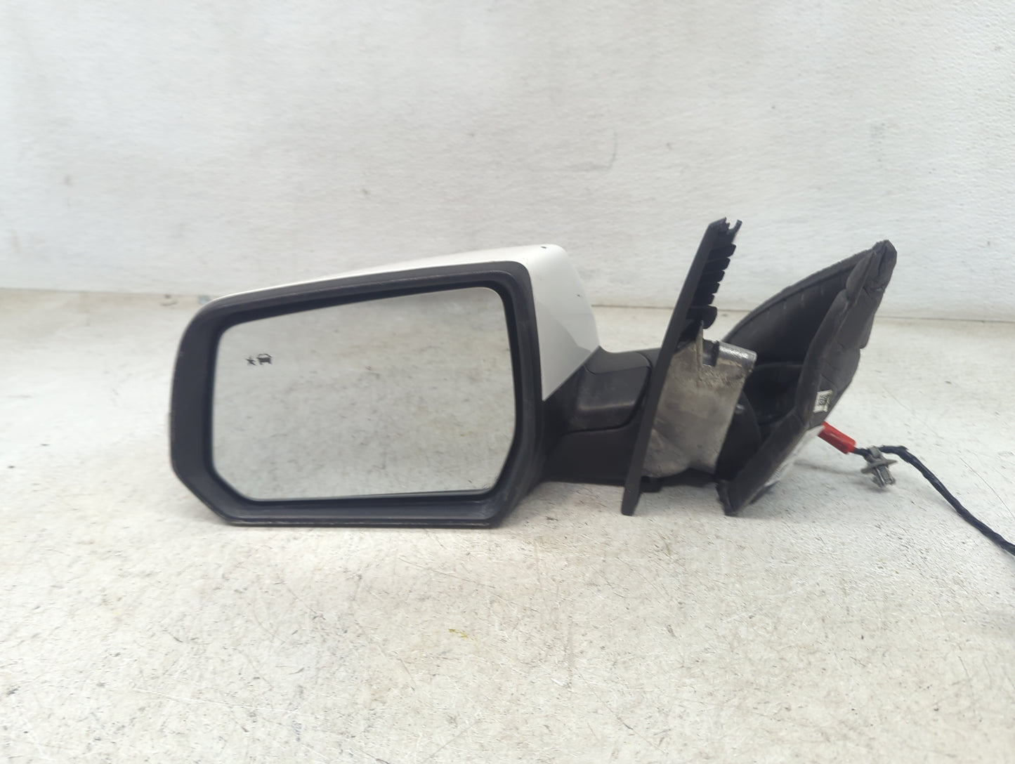 2020-2022 Gmc Acadia Driver Side View Mirror - Left Door Mirror OEM Used - Oemusedautoparts1.com