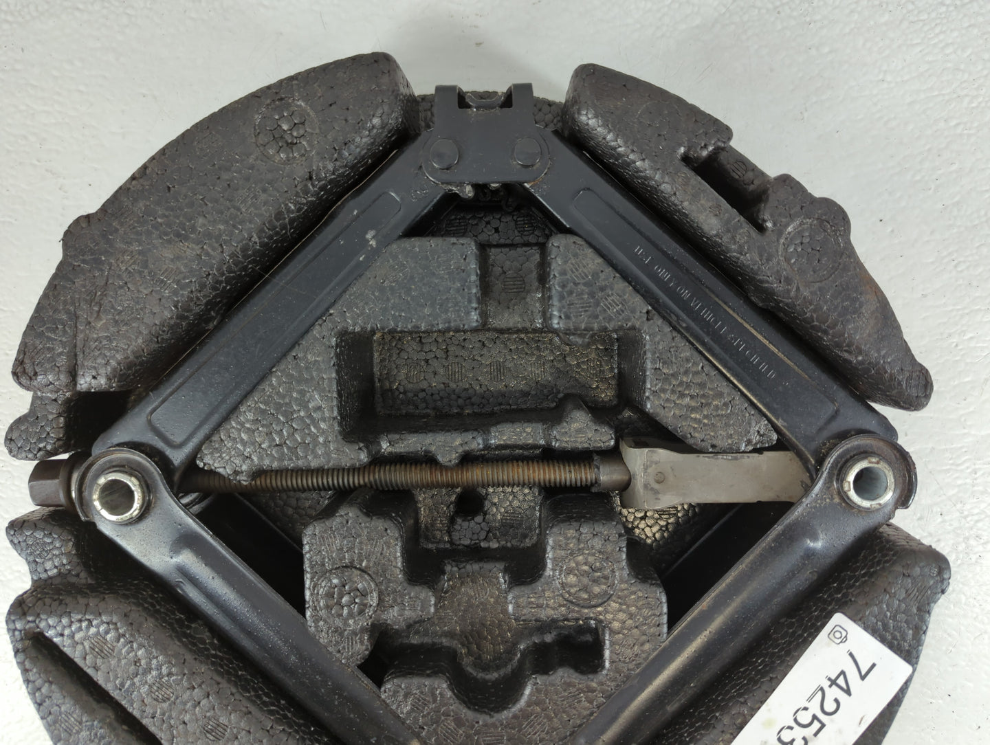 2020 Gmc Acadia Spare Scissor Car Jack - Oemusedautoparts1.com